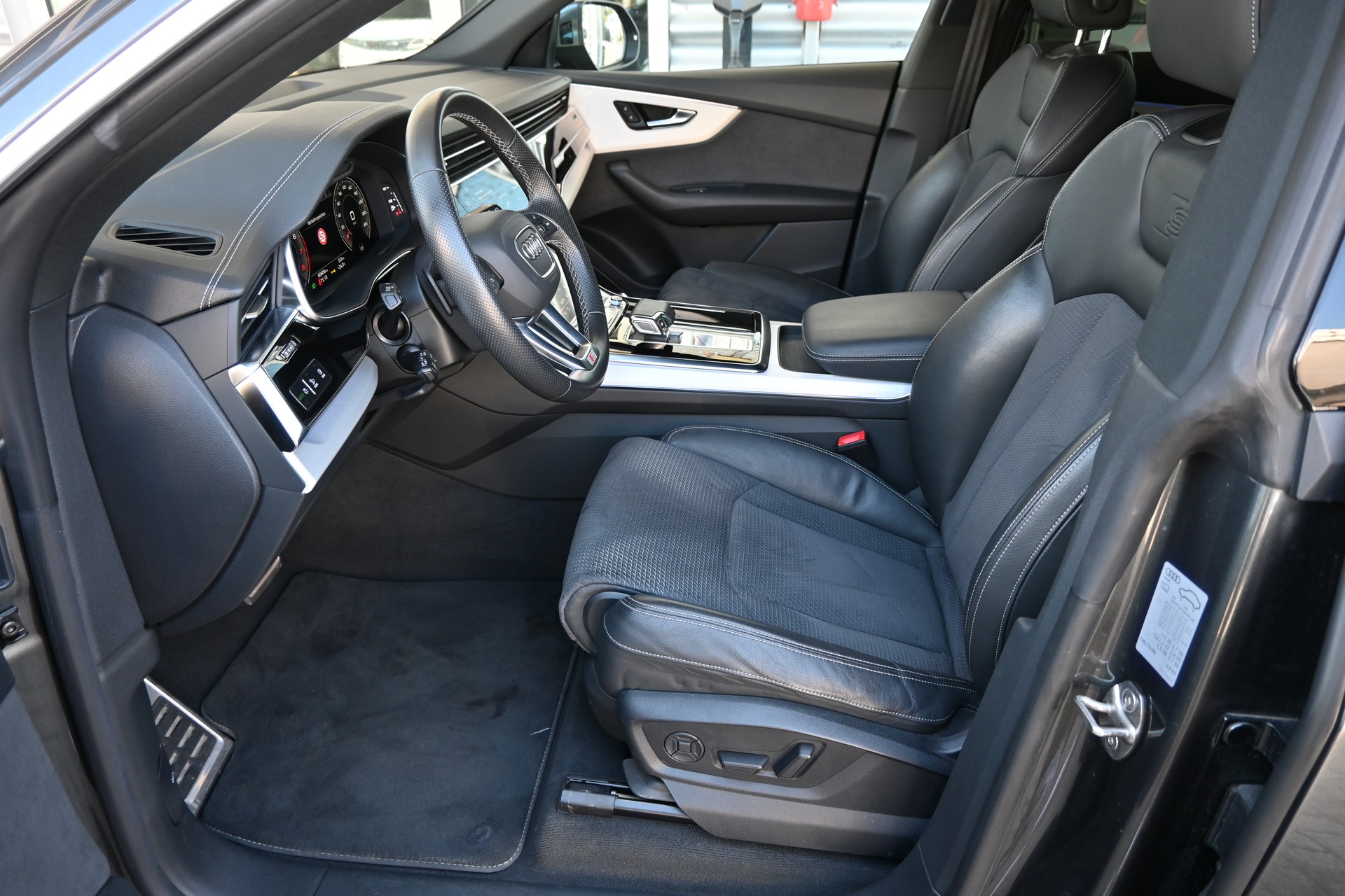 AUDI Q8 55 TFSI 3.0 V6 S-Line quattro tiptronic + AHK 3500kg-image-9