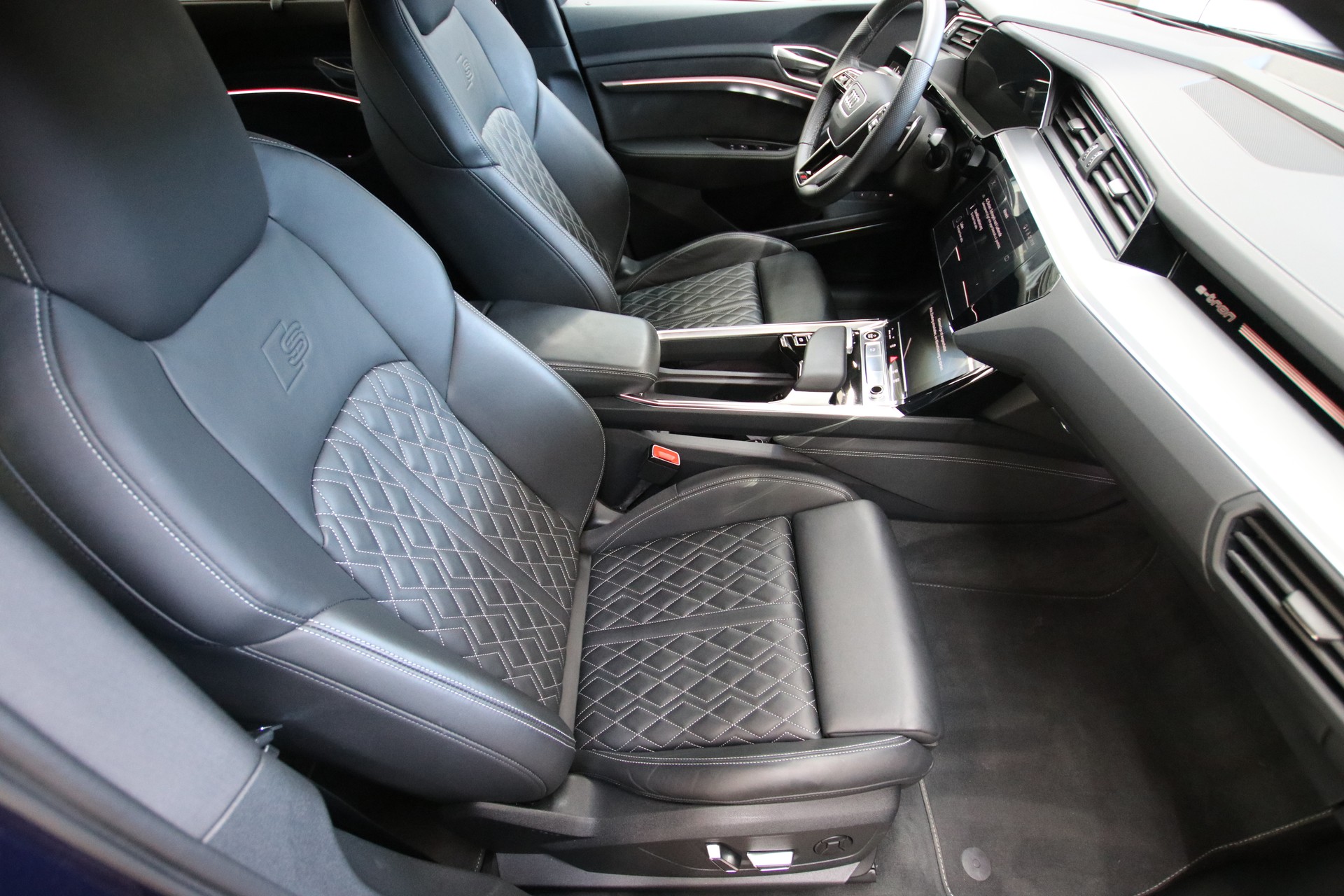 AUDI e-tron 55 Sportback S Line Black Edition quattro-image-13