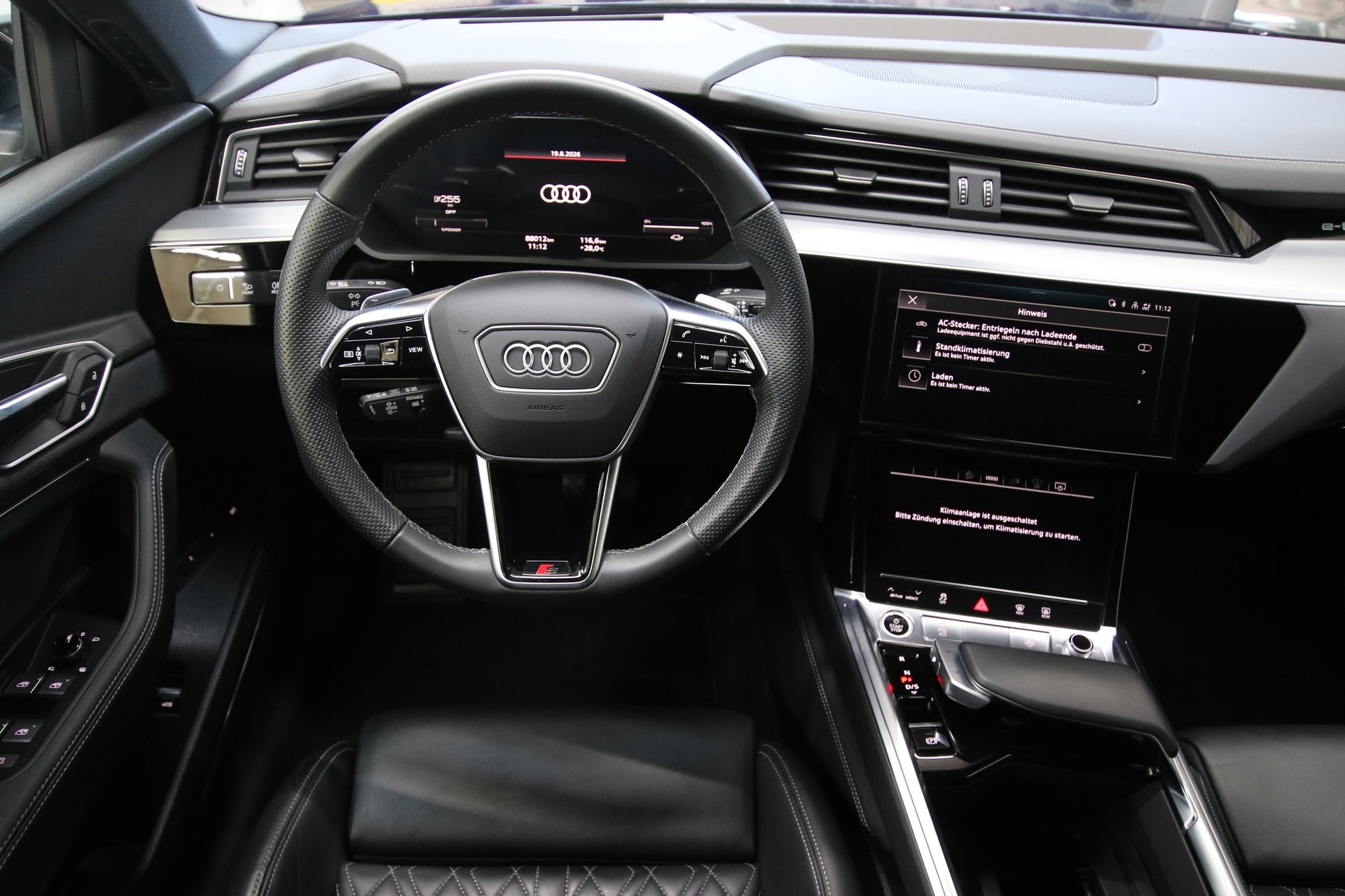 AUDI e-tron 55 Sportback S Line Black Edition quattro-image-11