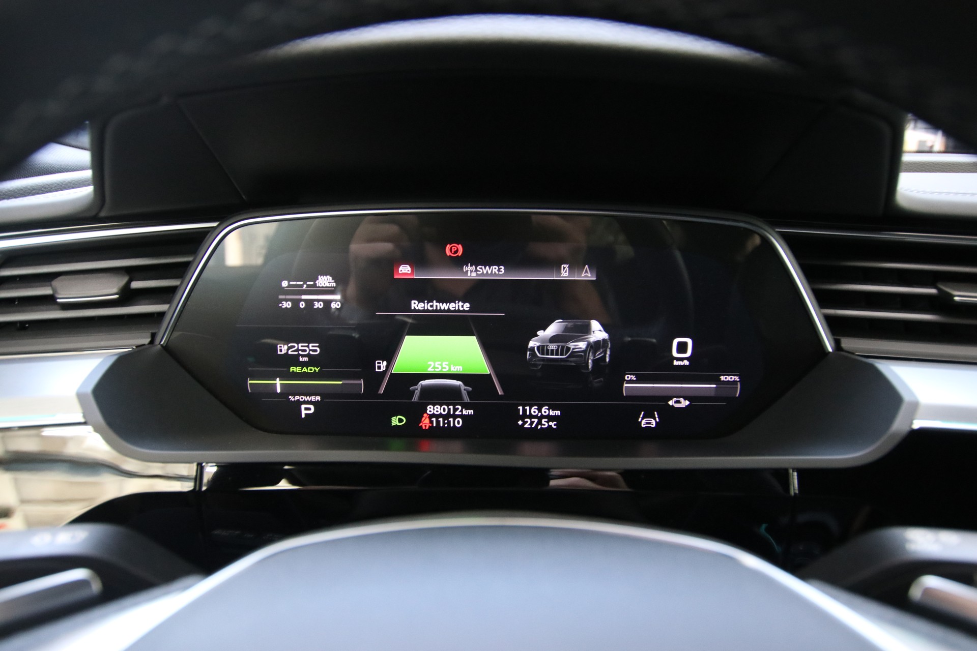 AUDI e-tron 55 Sportback S Line Black Edition quattro-image-17