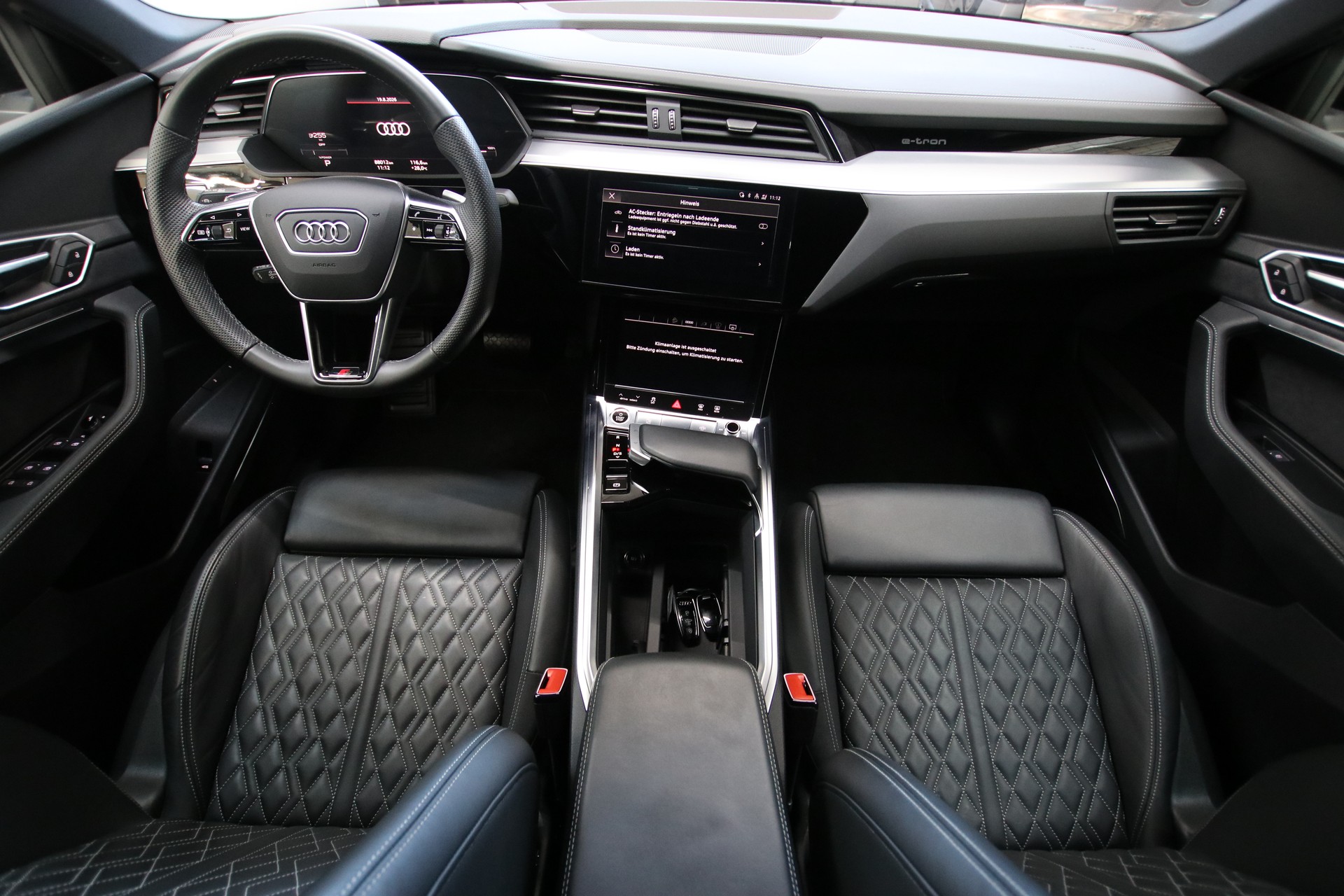 AUDI e-tron 55 Sportback S Line Black Edition quattro-image-10