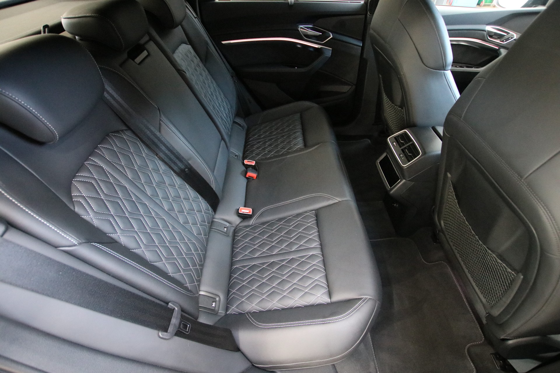 AUDI e-tron 55 Sportback S Line Black Edition quattro-image-15