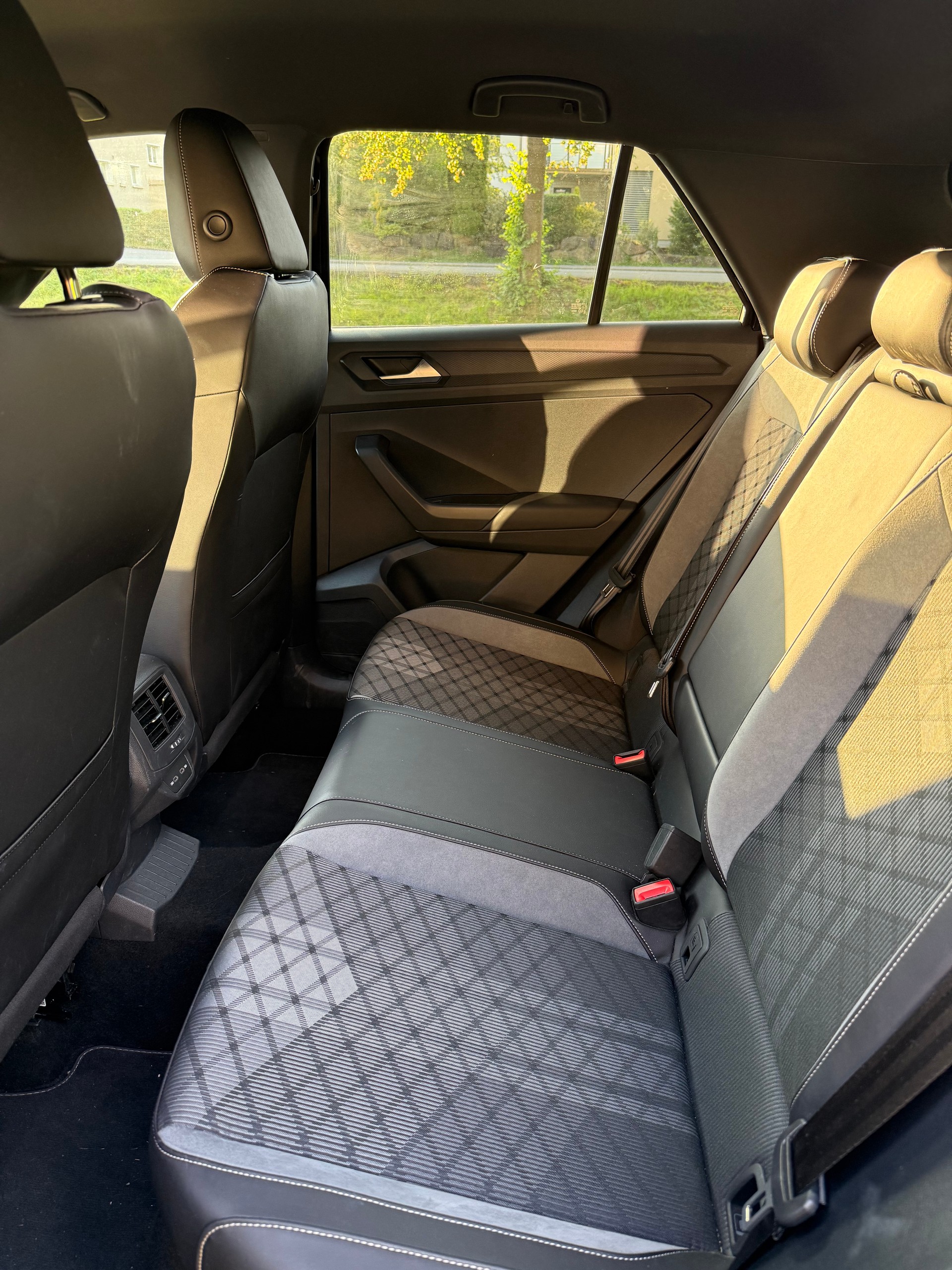VW 2.0 TSI R-Line DSG 4motion-image-3