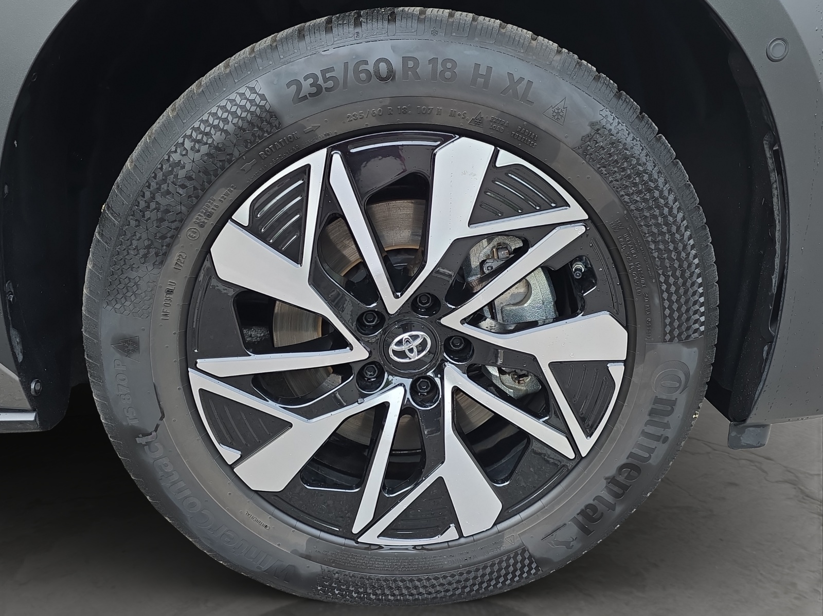 TOYOTA bZ4X Premium AWD-image-15
