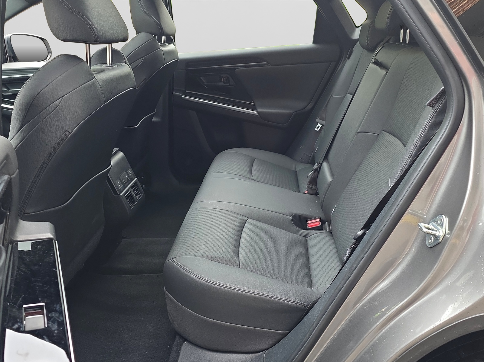TOYOTA bZ4X Premium AWD-image-12