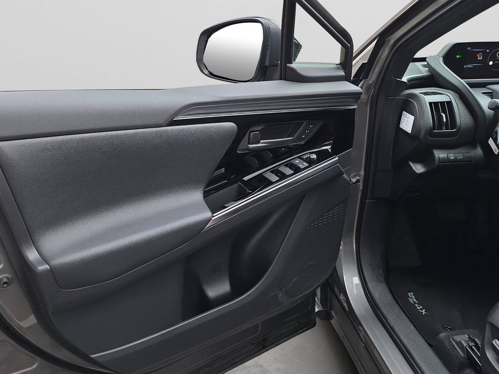 TOYOTA bZ4X Premium AWD-image-11