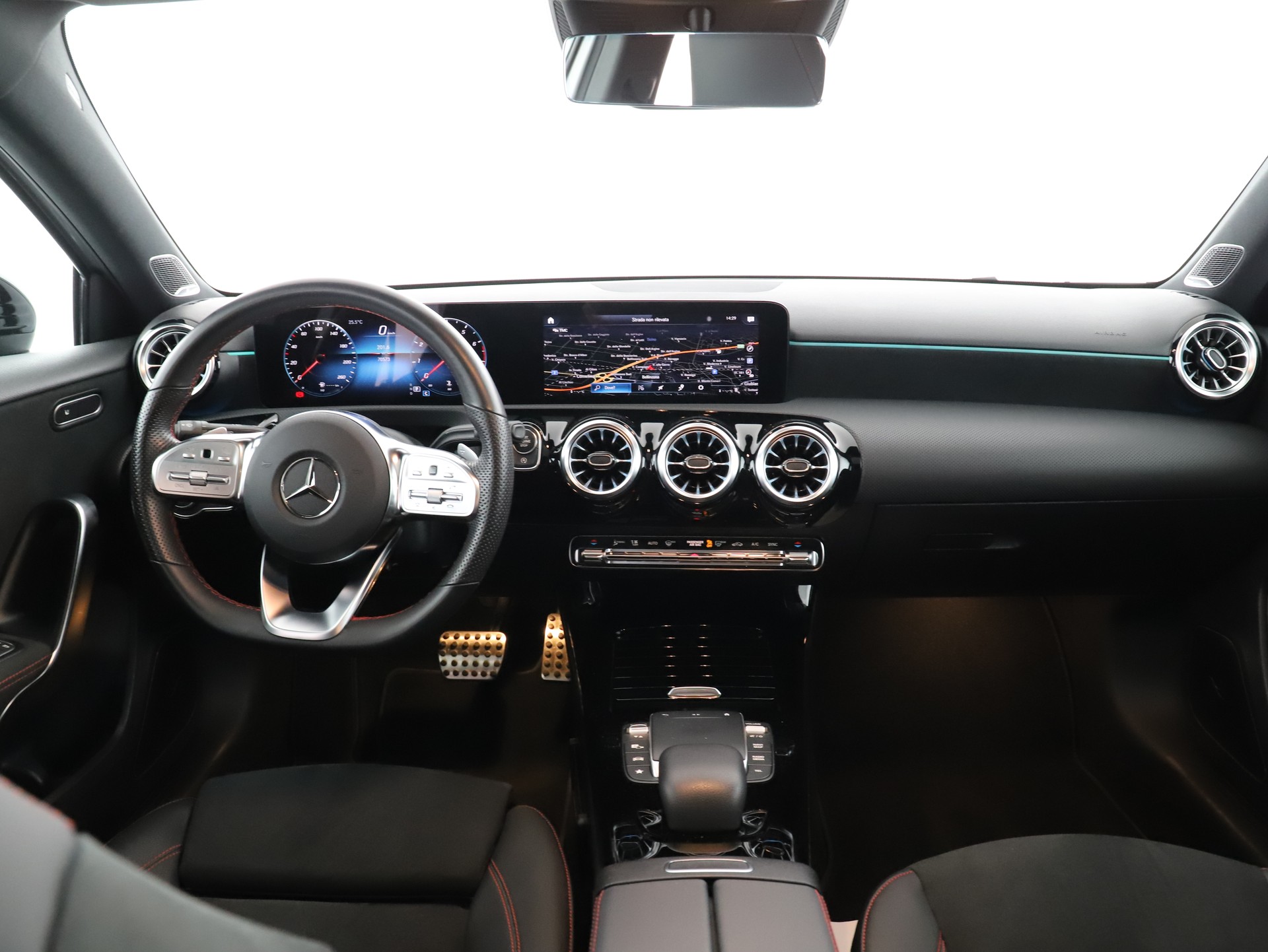 MERCEDES-BENZ A 250 4Matic 8G-DCT-image-10