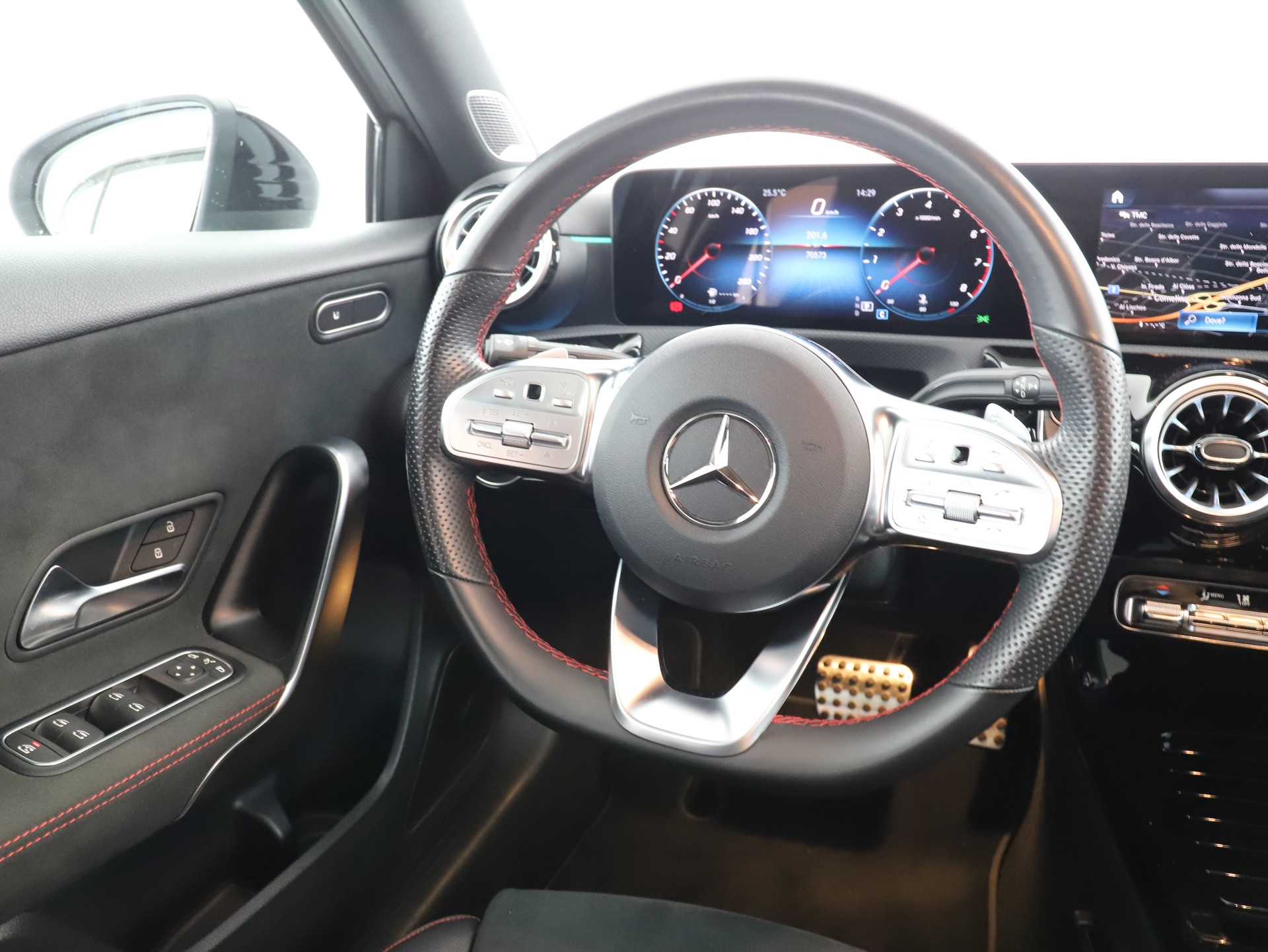 MERCEDES-BENZ A 250 4Matic 8G-DCT-image-11
