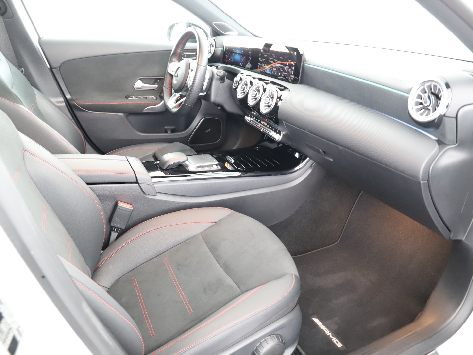 MERCEDES-BENZ A 250 4Matic 8G-DCT-image-9