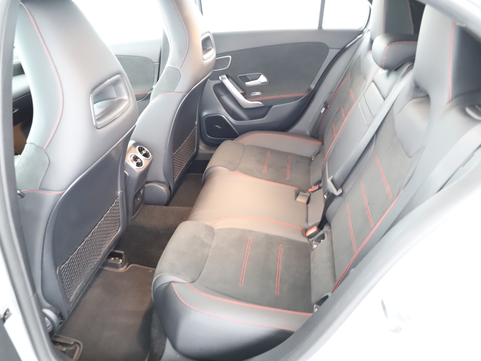 MERCEDES-BENZ A 250 4Matic 8G-DCT-image-12