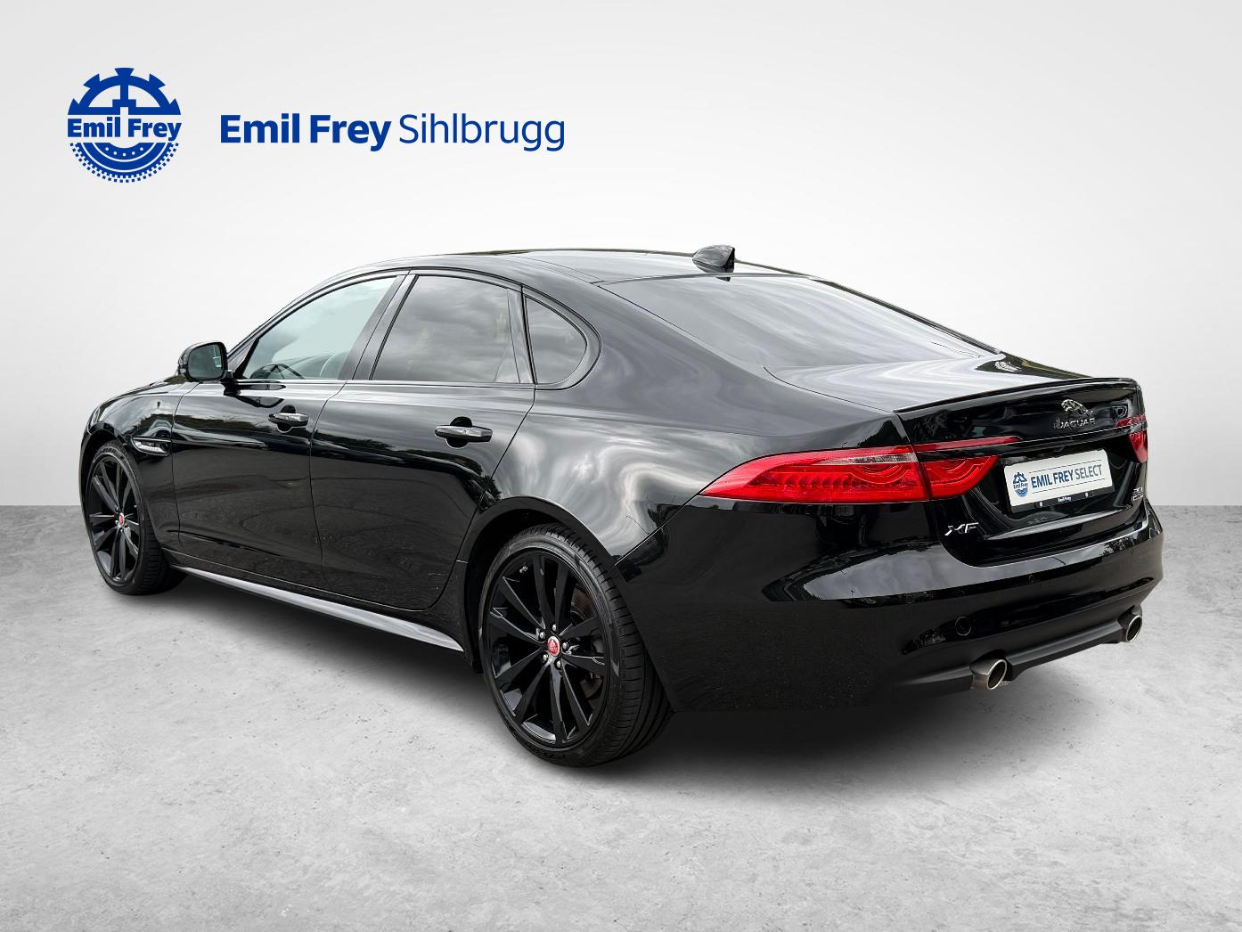 JAGUAR XF 2.0 T 300 Chequered Flag AWD-image-8