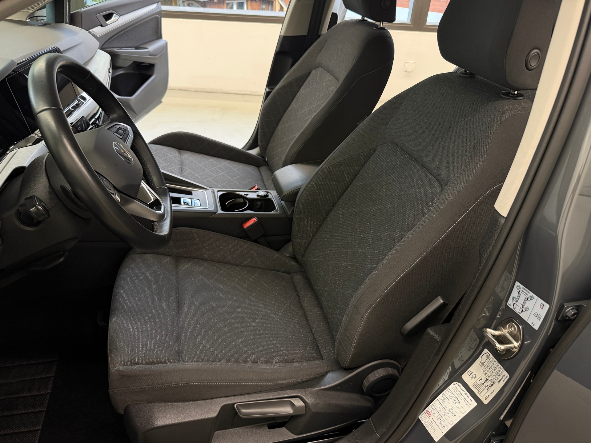 VW Golf Variant 2.0 TDI Life DSG 4Motion-image-12