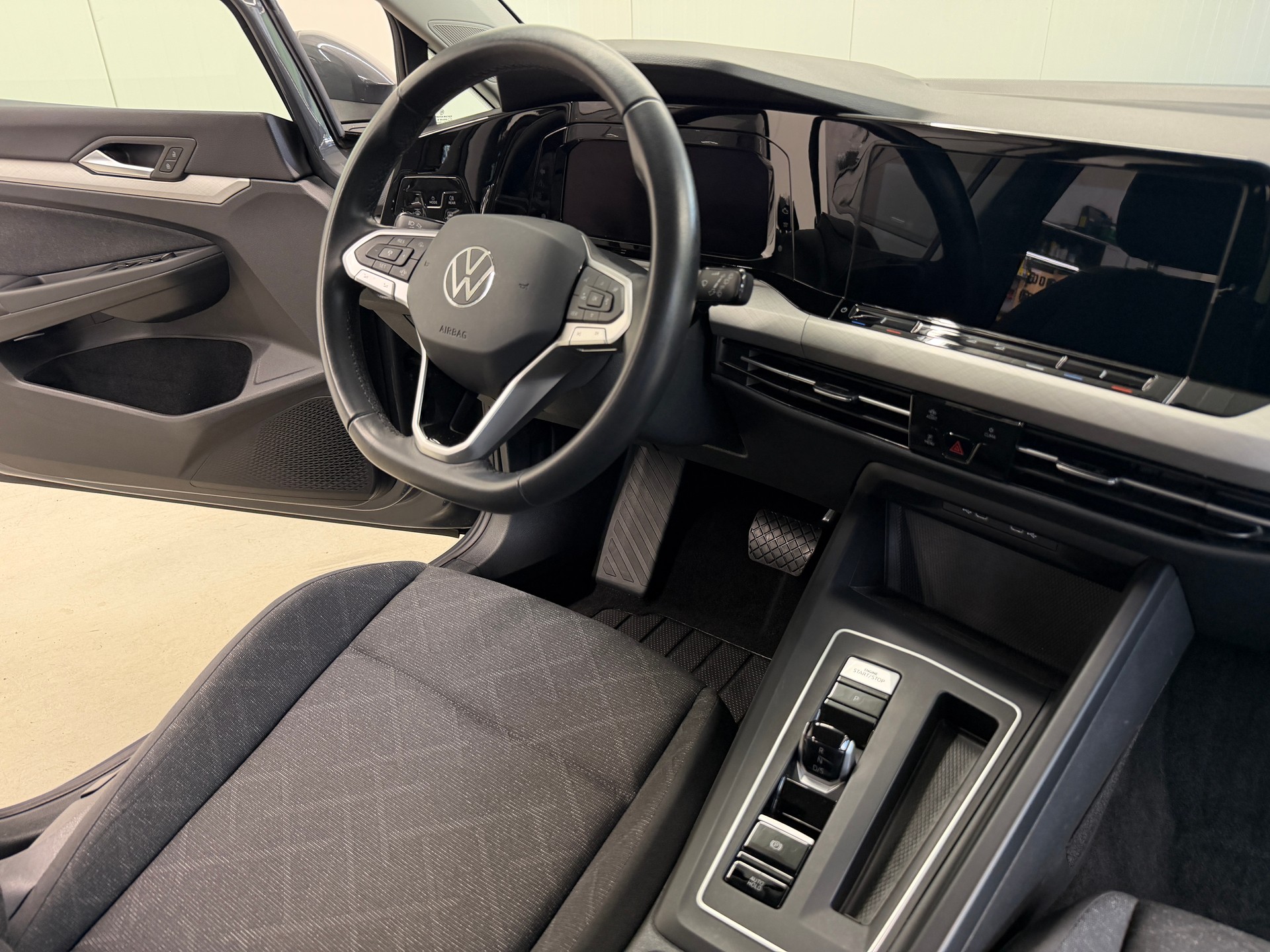 VW Golf Variant 2.0 TDI Life DSG 4Motion-image-21