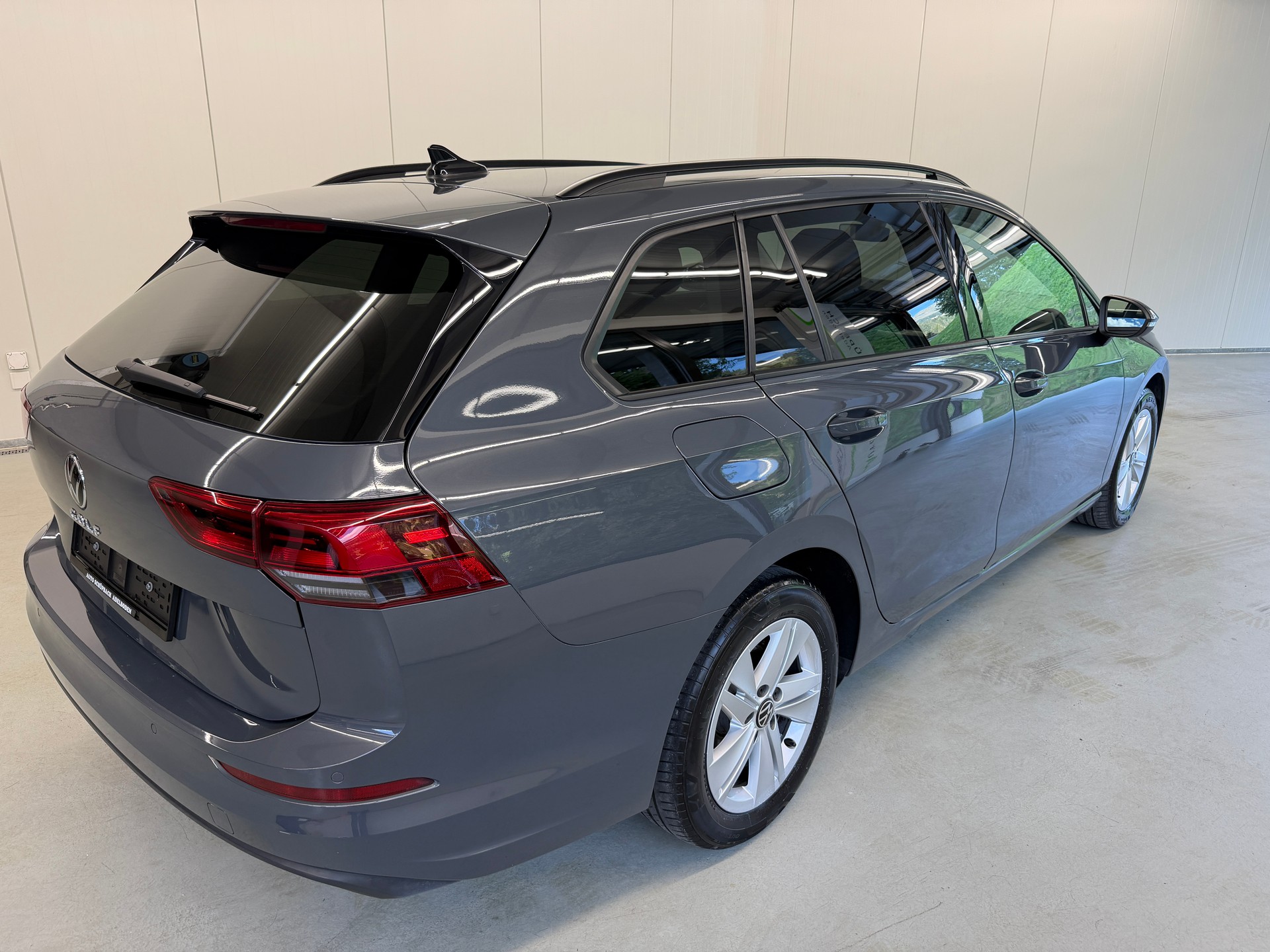 VW Golf Variant 2.0 TDI Life DSG 4Motion-image-3