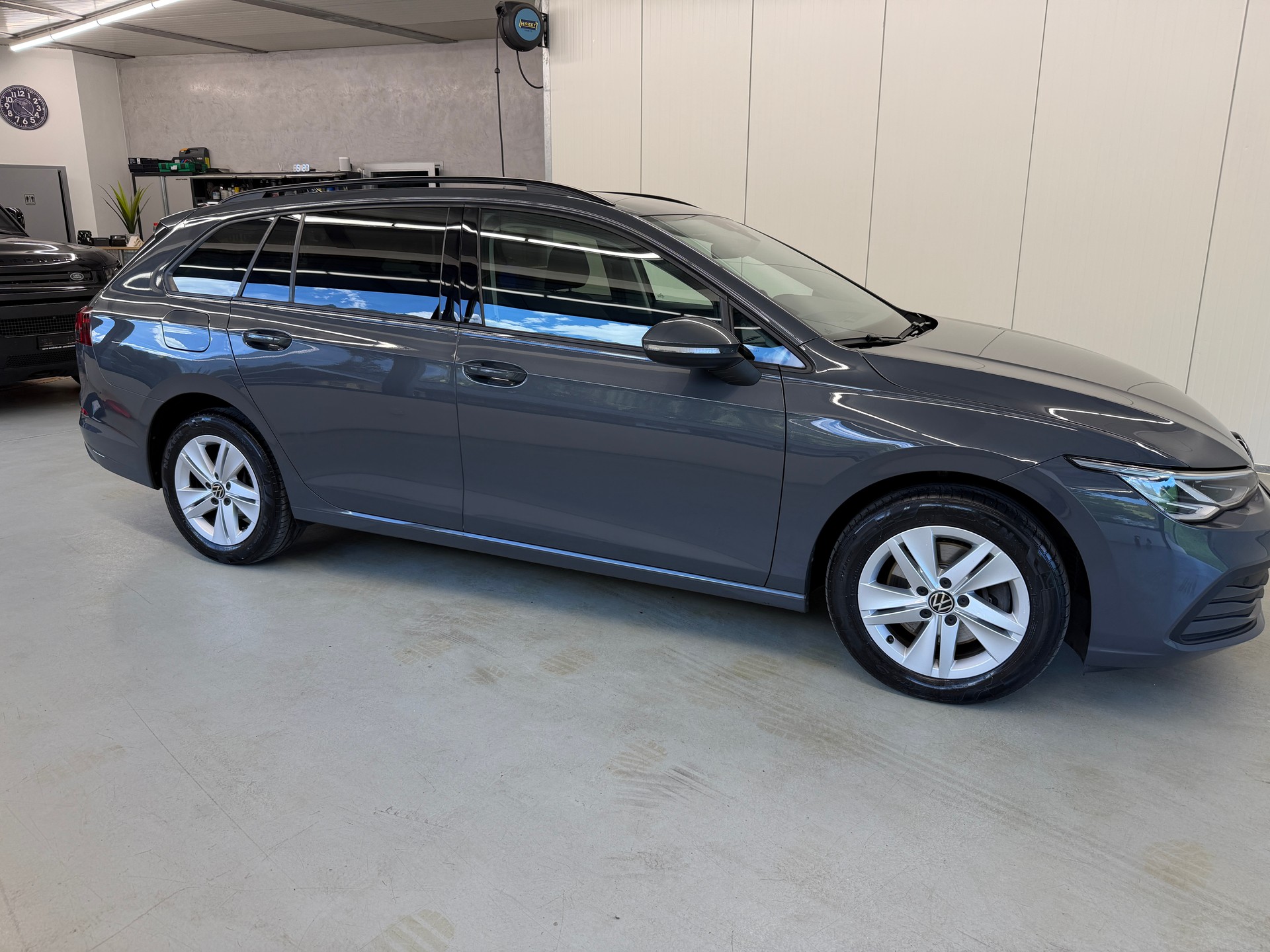 VW Golf Variant 2.0 TDI Life DSG 4Motion-image-2