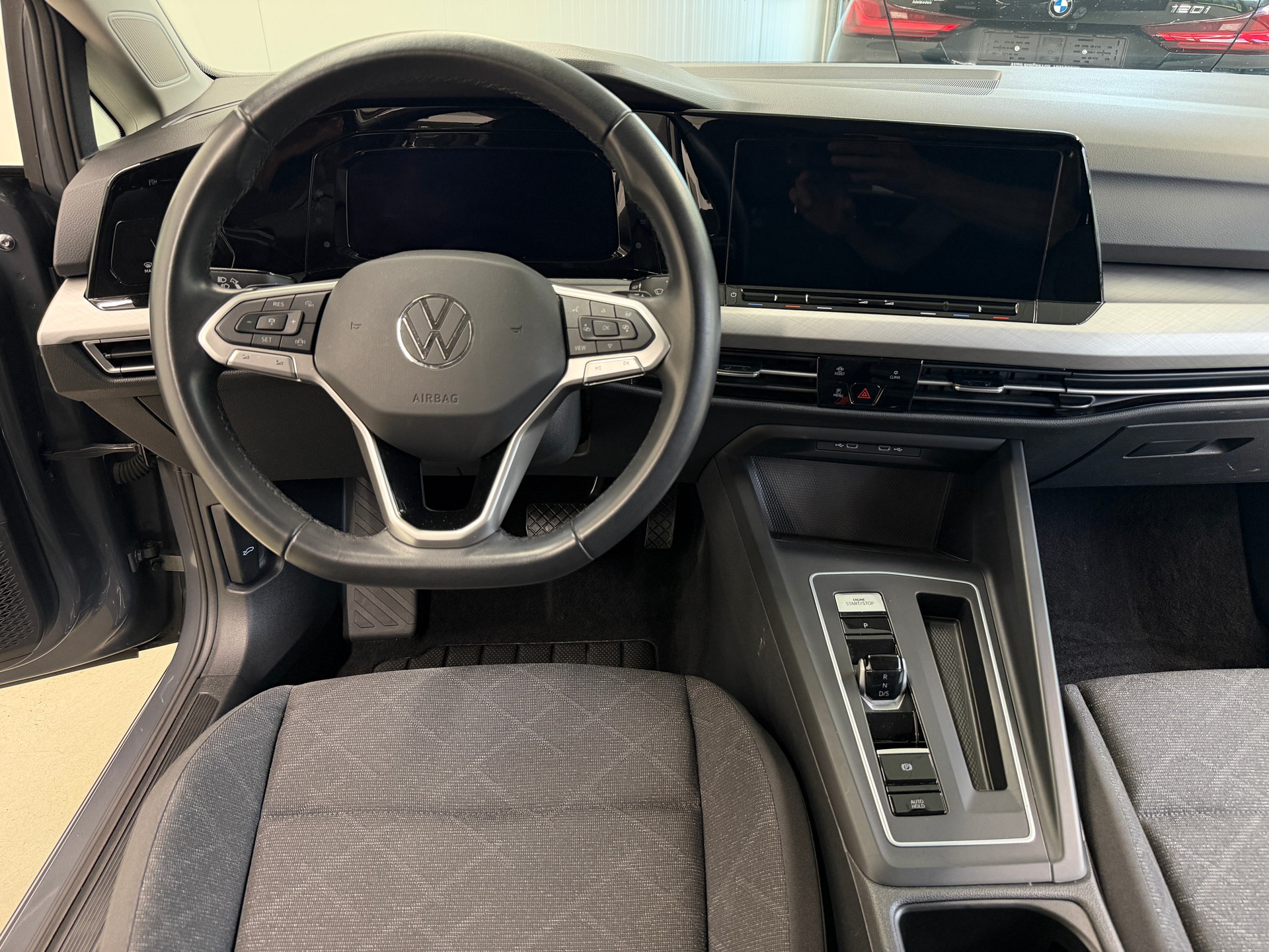VW Golf Variant 2.0 TDI Life DSG 4Motion-image-22
