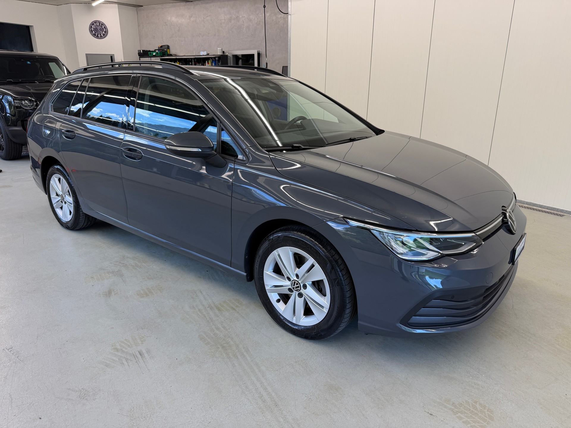 VW Golf Variant 2.0 TDI Life DSG 4Motion-image-1