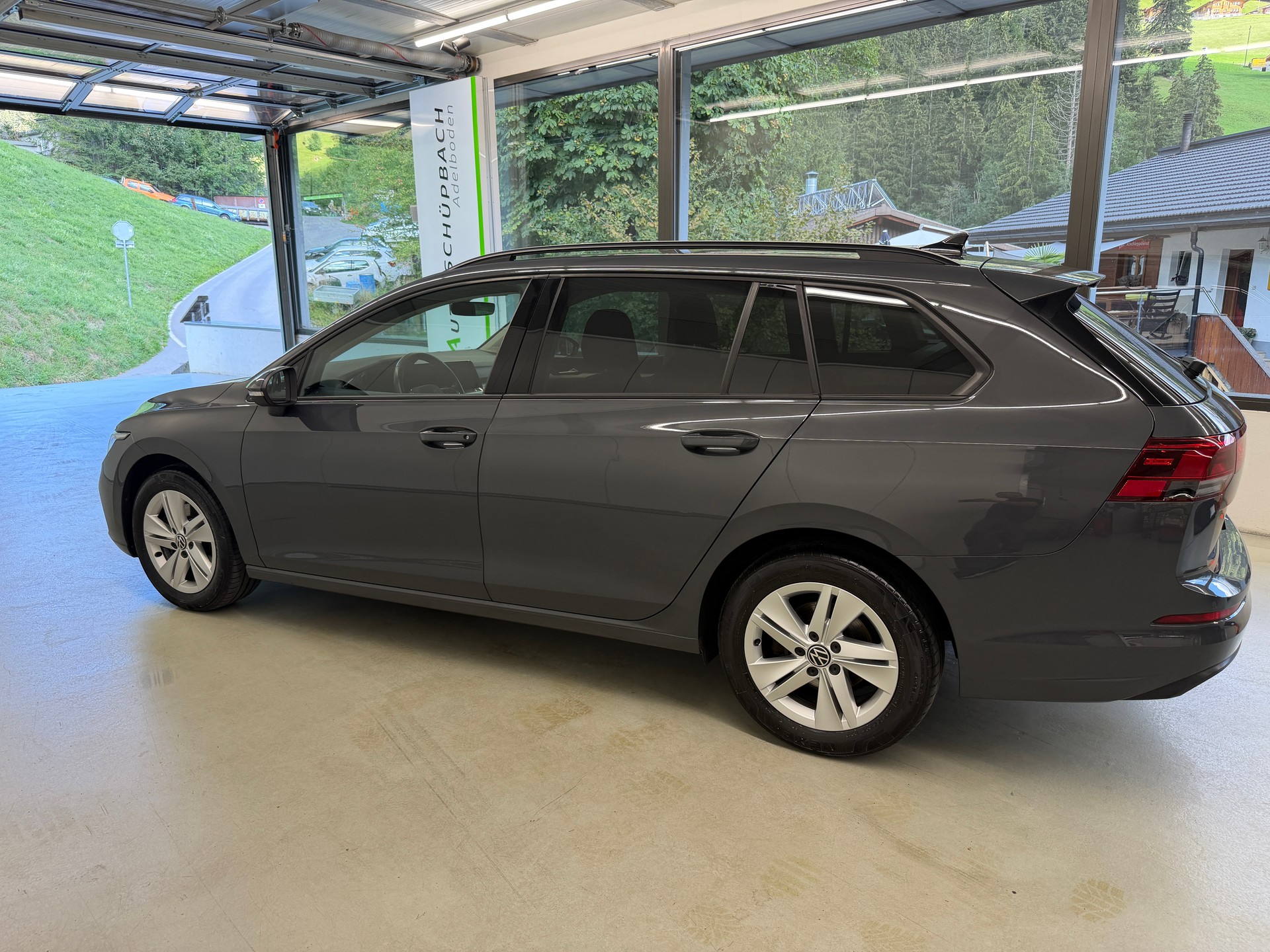 VW Golf Variant 2.0 TDI Life DSG 4Motion-image-6