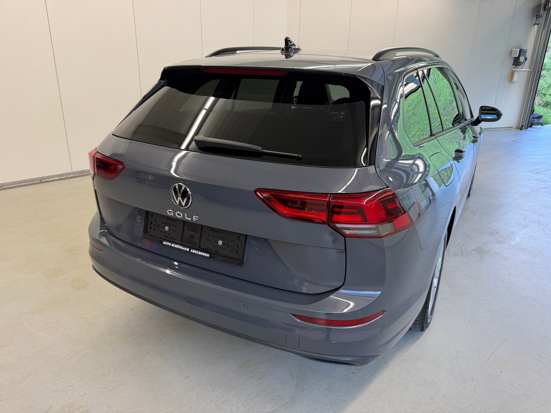 VW Golf Variant 2.0 TDI Life DSG 4Motion-image-4