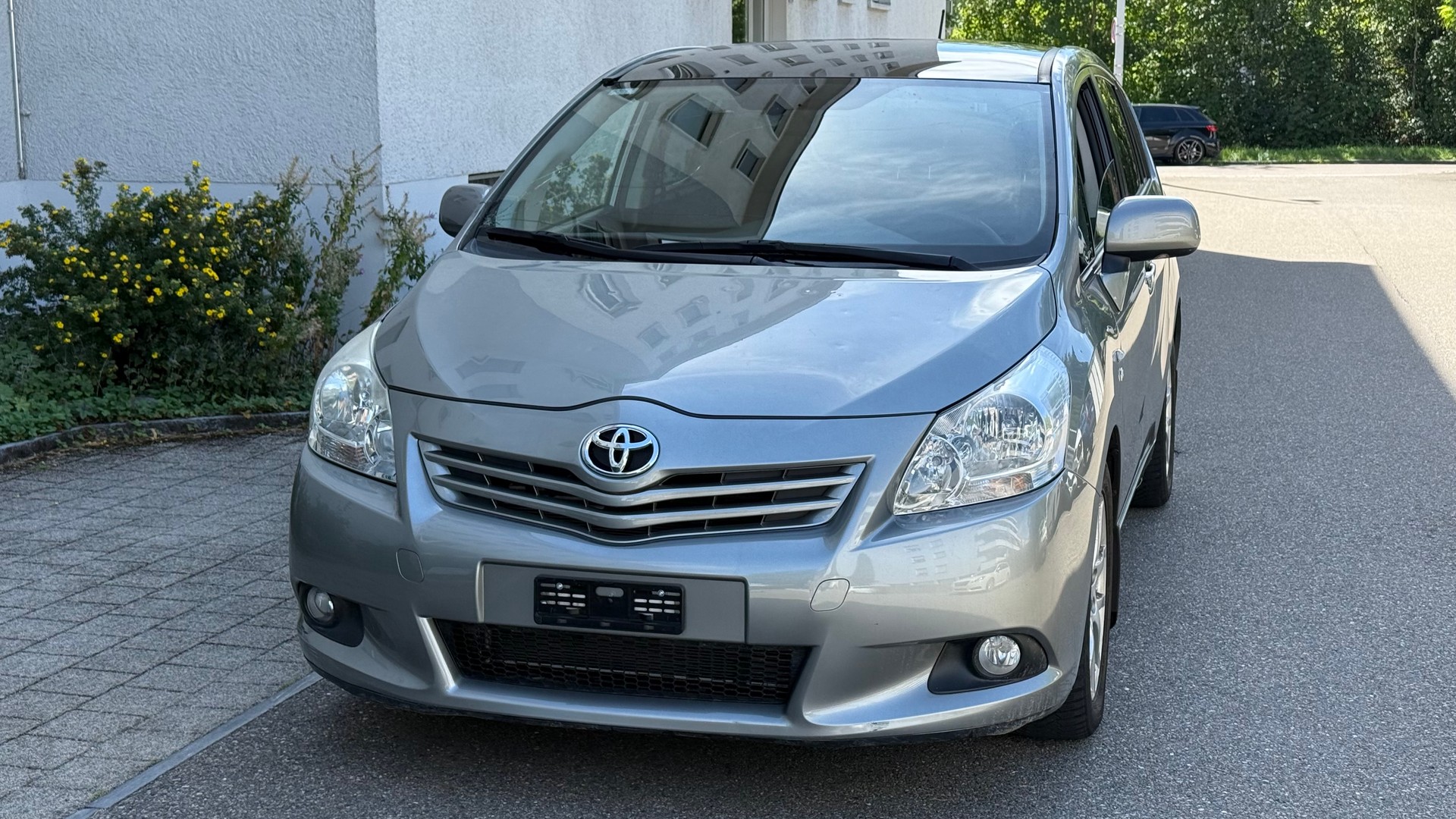 TOYOTA Verso 2.2 D-CAT Linea Sol Premium Automatic-image-1