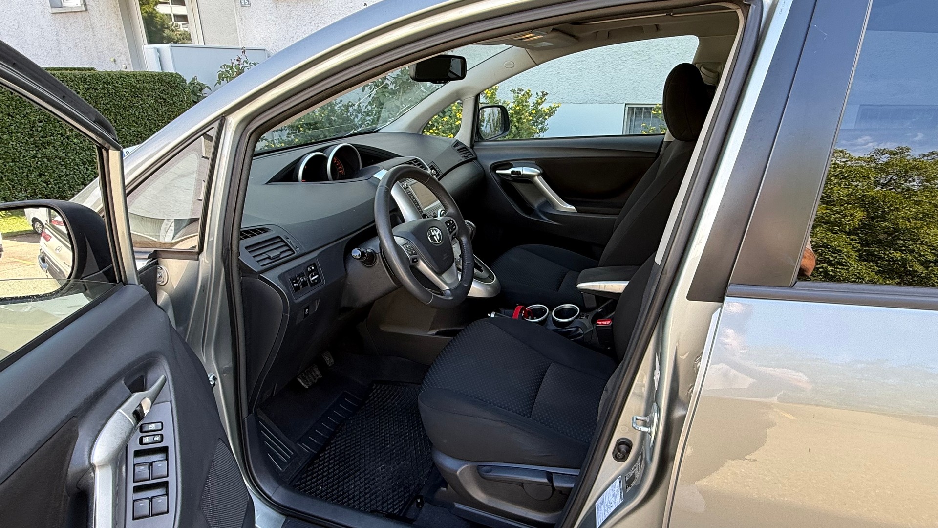 TOYOTA Verso 2.2 D-CAT Linea Sol Premium Automatic-image-10