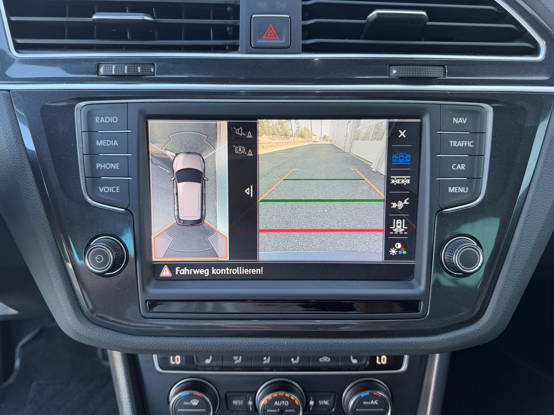 VW Tiguan 2.0TSI Highline R-Line 4Motion DSG *CH-Fahrzeug*-image-14