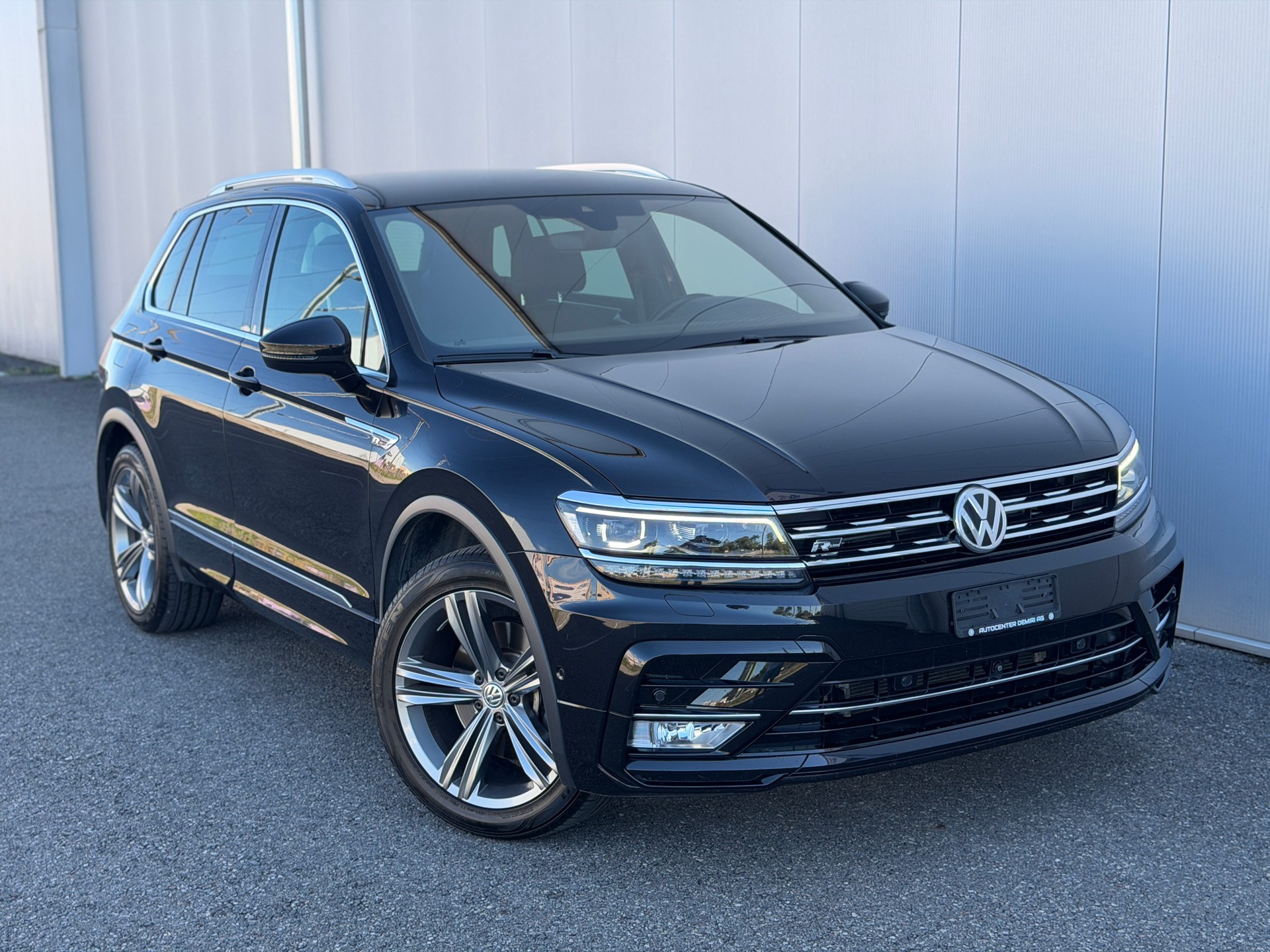 VW Tiguan 2.0TSI Highline R-Line 4Motion DSG *CH-Fahrzeug*-image-0