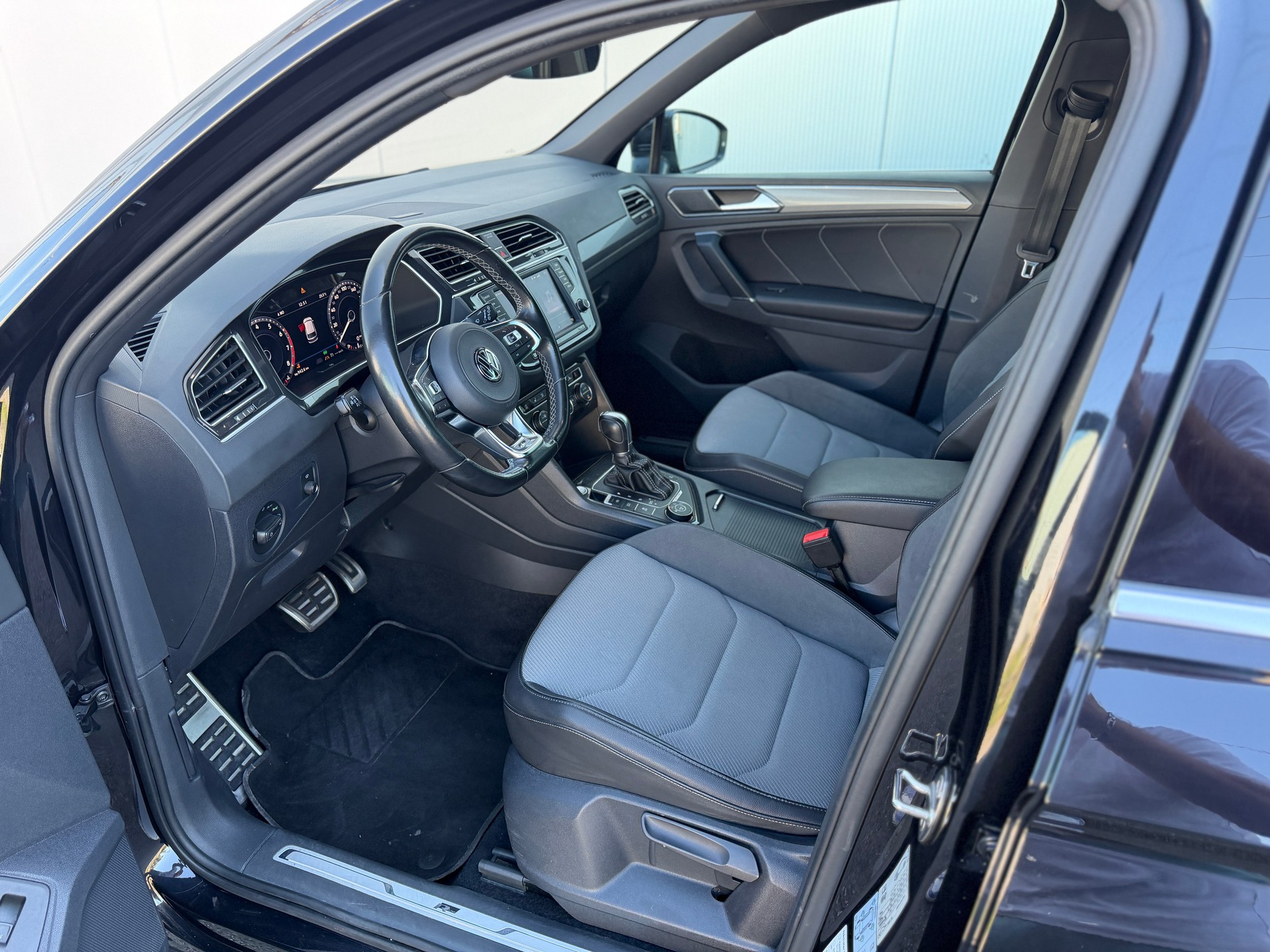 VW Tiguan 2.0TSI Highline R-Line 4Motion DSG *CH-Fahrzeug*-image-9