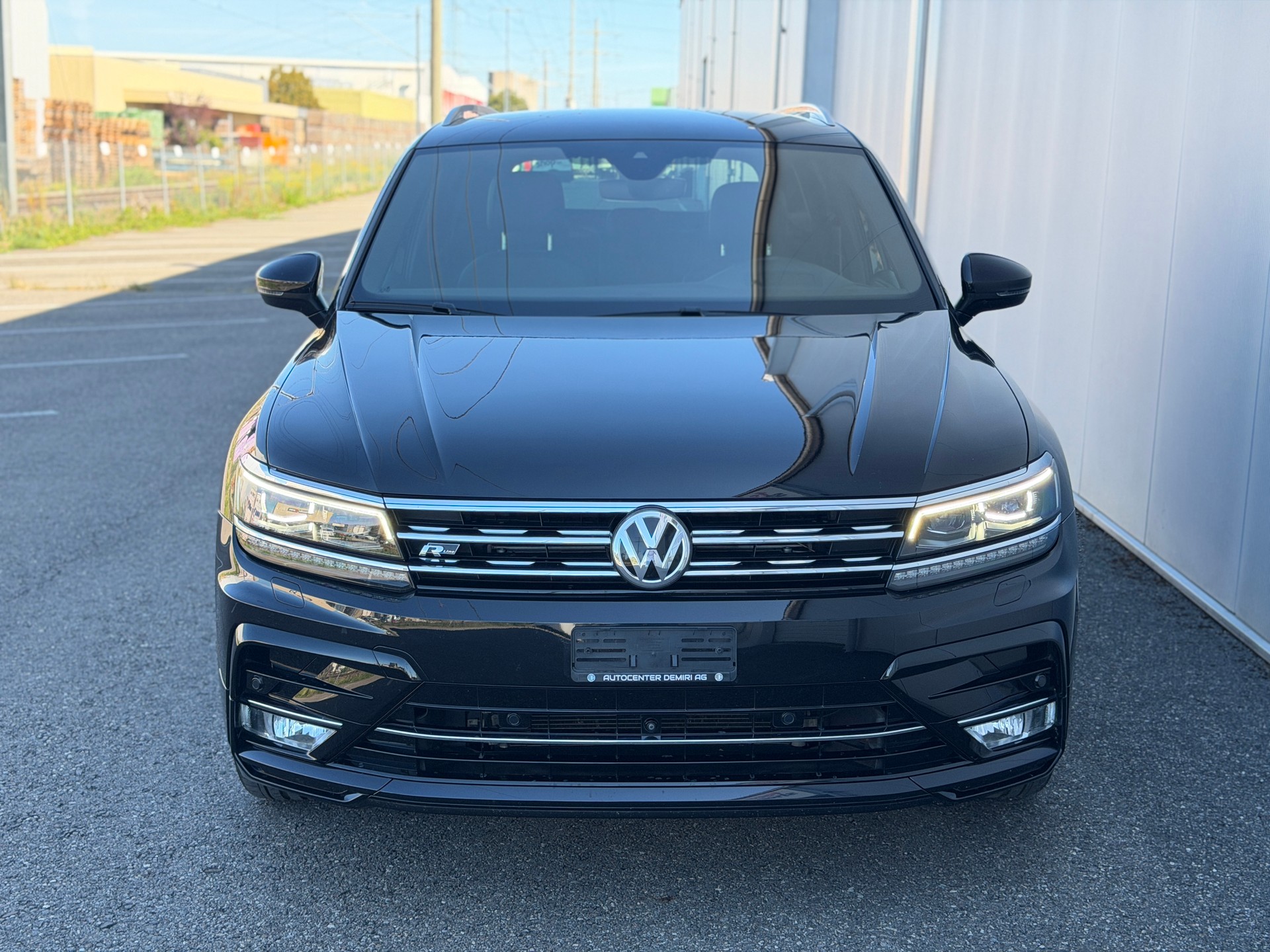 VW Tiguan 2.0TSI Highline R-Line 4Motion DSG *CH-Fahrzeug*-image-1