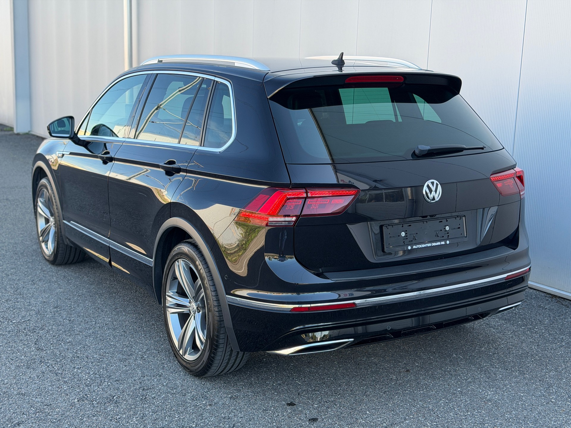 VW Tiguan 2.0TSI Highline R-Line 4Motion DSG *CH-Fahrzeug*-image-7