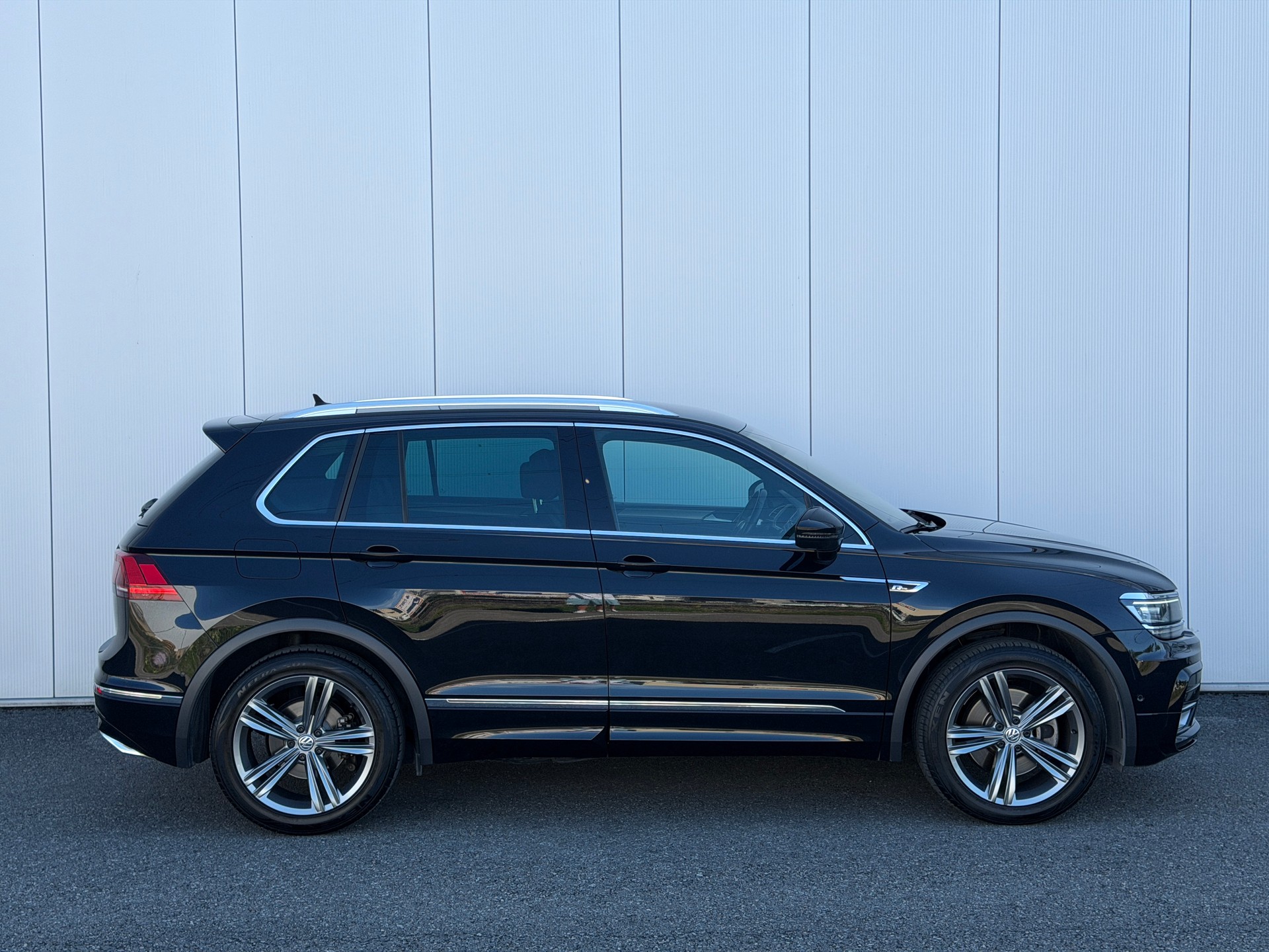 VW Tiguan 2.0TSI Highline R-Line 4Motion DSG *CH-Fahrzeug*-image-2