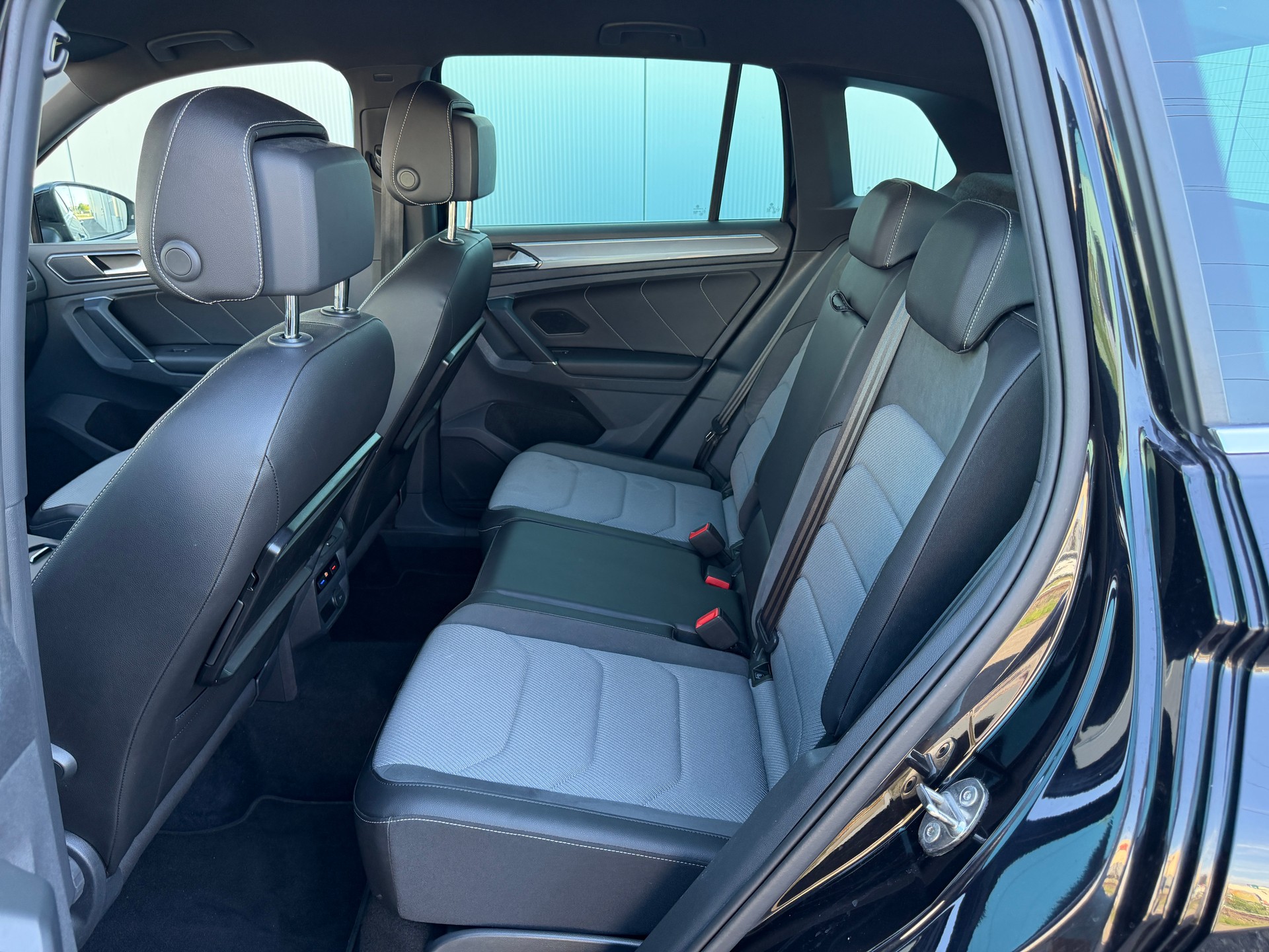 VW Tiguan 2.0TSI Highline R-Line 4Motion DSG *CH-Fahrzeug*-image-13