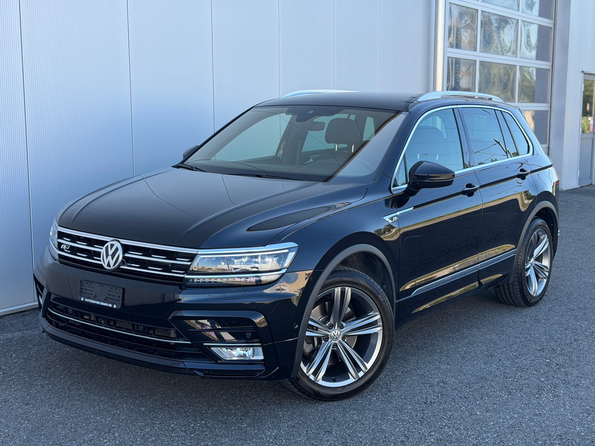 VW Tiguan 2.0TSI Highline R-Line 4Motion DSG *CH-Fahrzeug*-image-5
