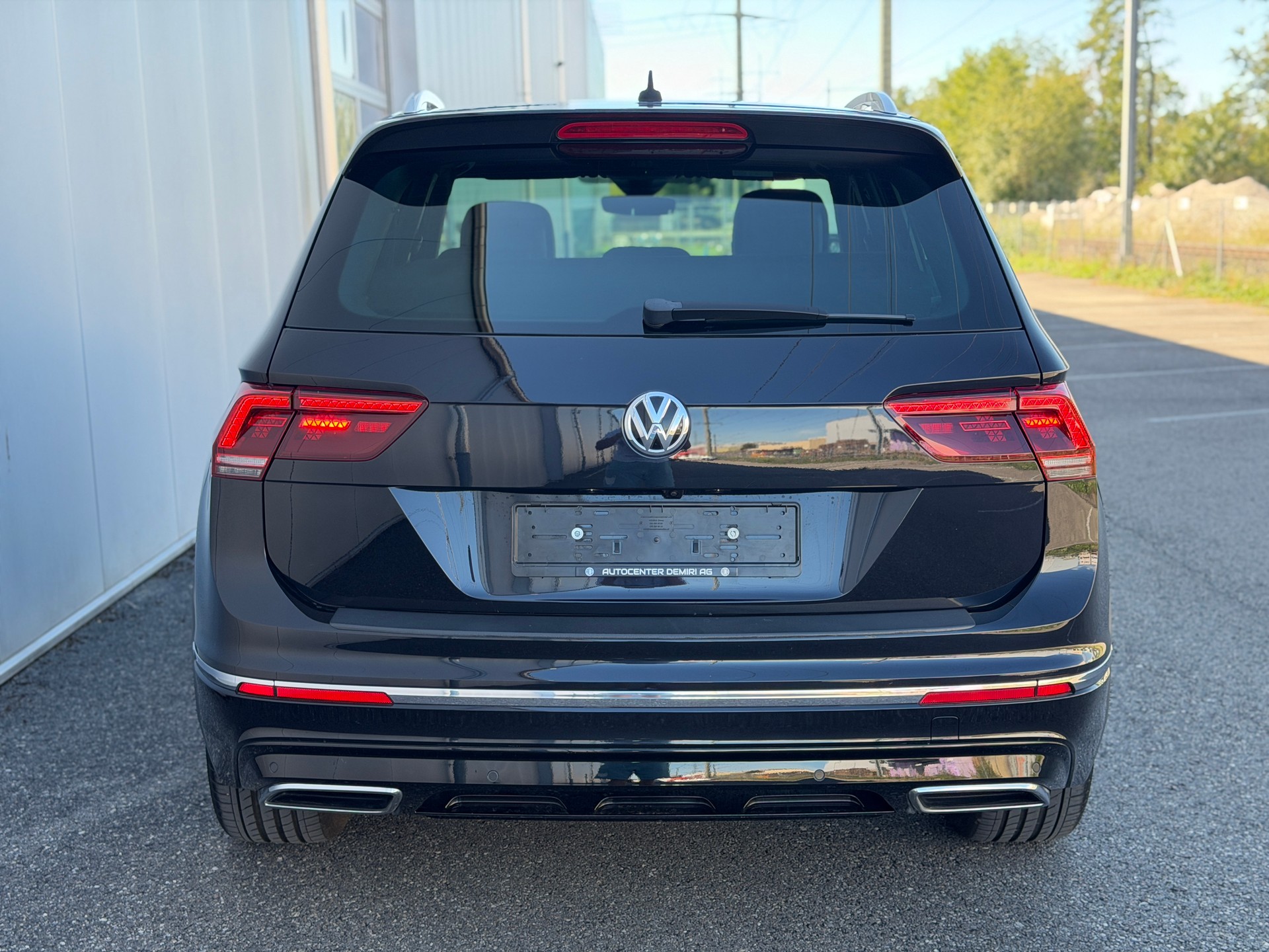 VW Tiguan 2.0TSI Highline R-Line 4Motion DSG *CH-Fahrzeug*-image-4
