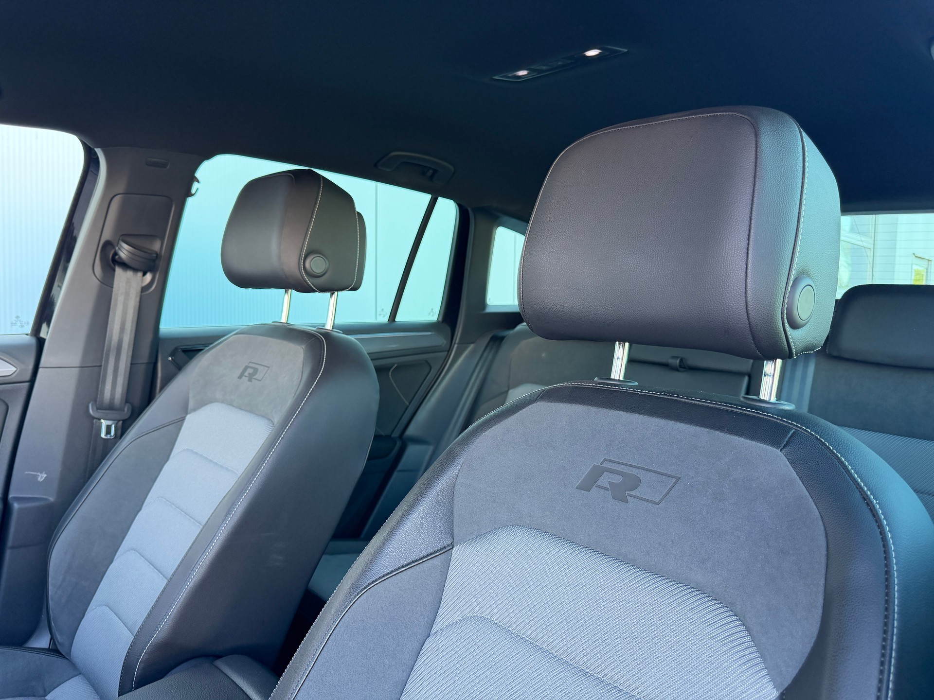 VW Tiguan 2.0TSI Highline R-Line 4Motion DSG *CH-Fahrzeug*-image-15