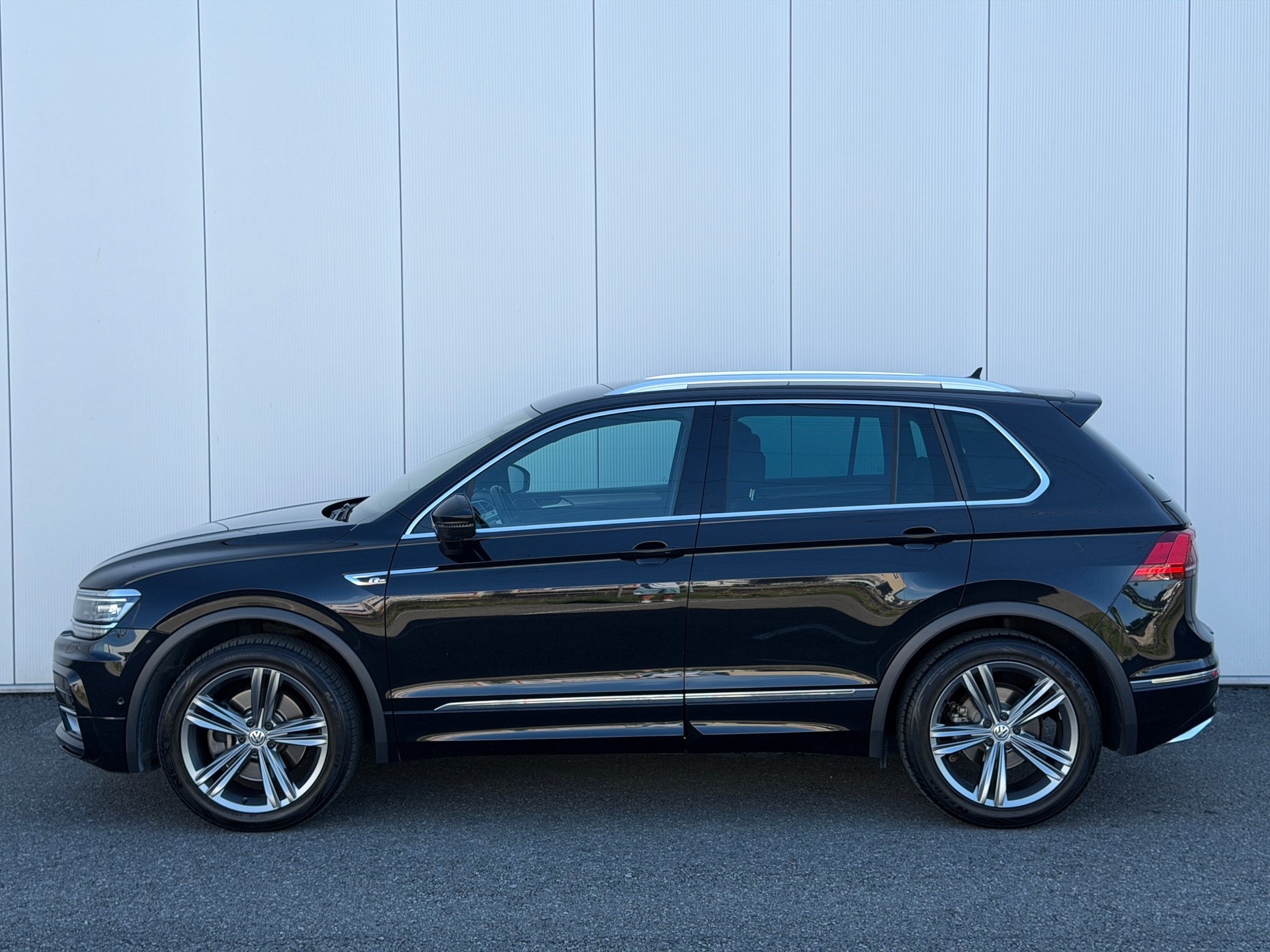 VW Tiguan 2.0TSI Highline R-Line 4Motion DSG *CH-Fahrzeug*-image-6