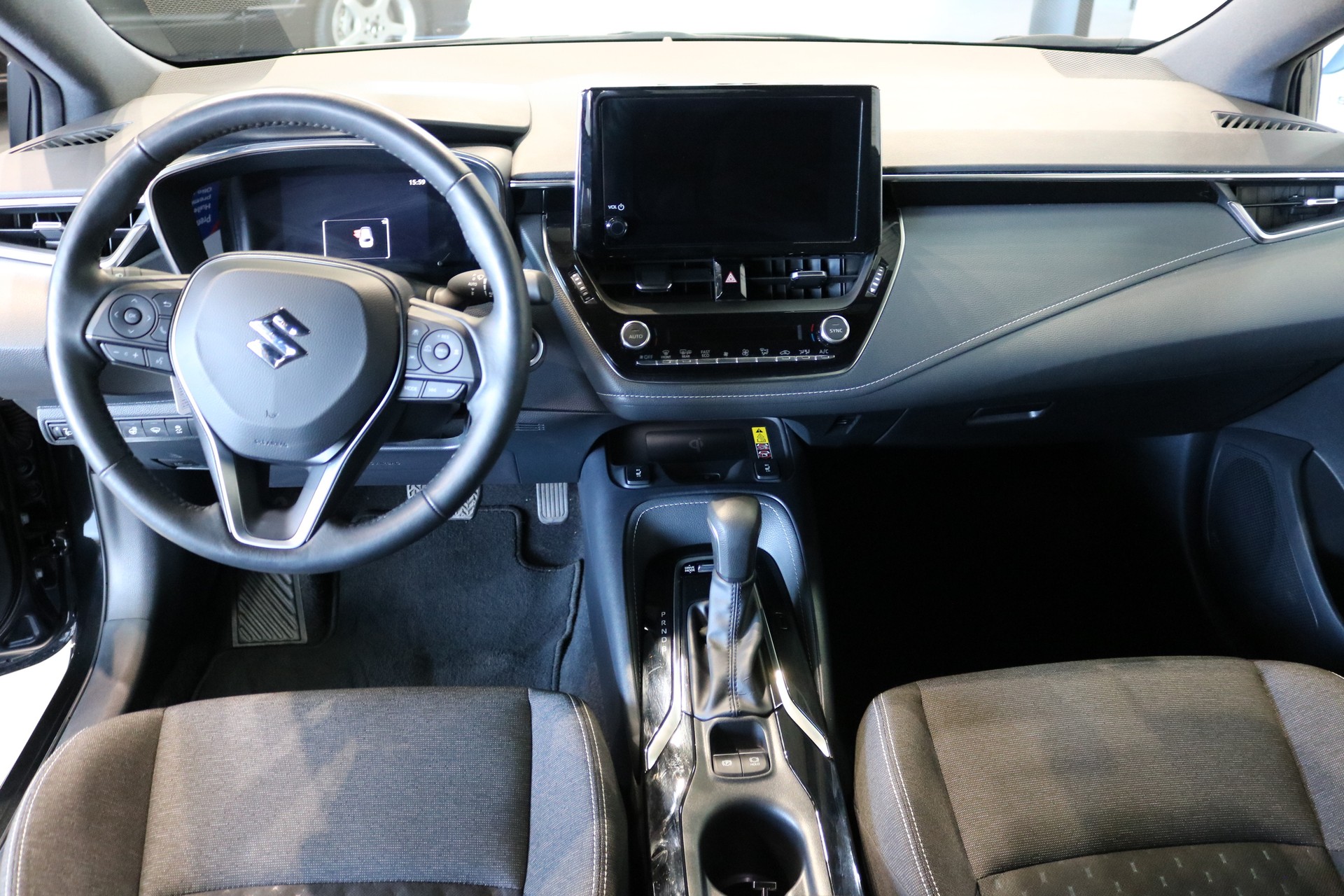 SUZUKI SWACE 1.8 Hybrid Compact Top Automatique-image-2