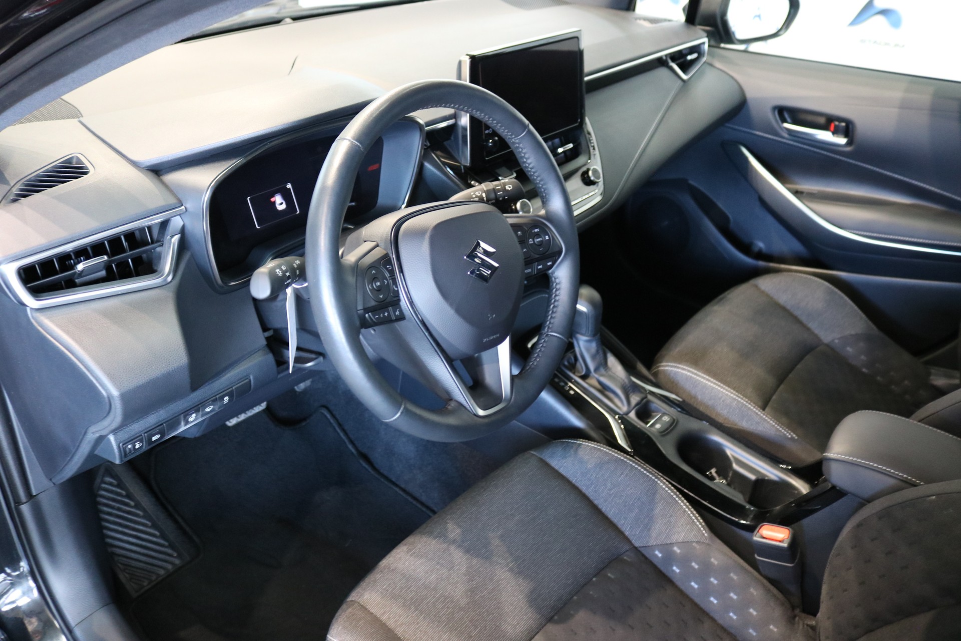 SUZUKI SWACE 1.8 Hybrid Compact Top Automatique-image-1
