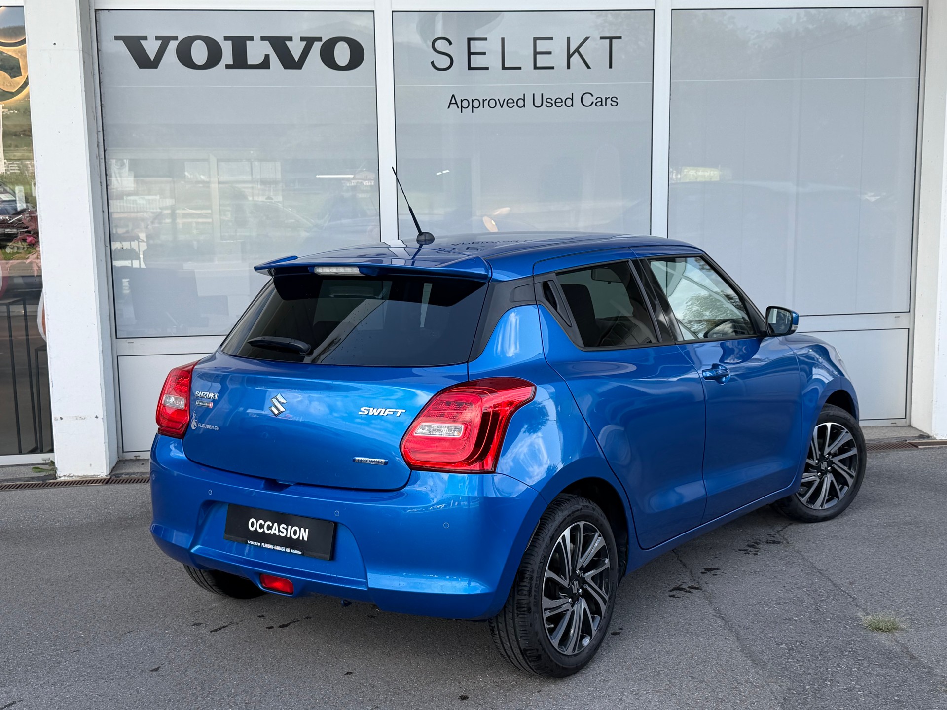 SUZUKI Swift 1.2 Compact Top Hybrid-image-1