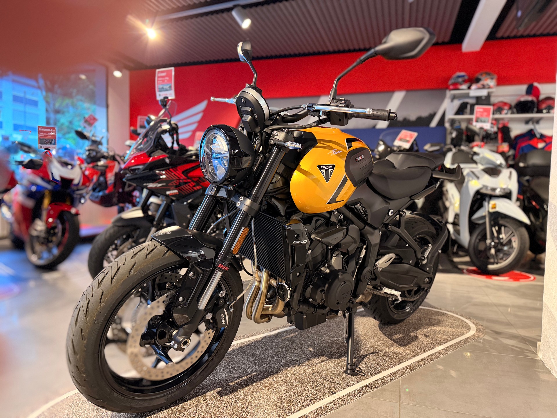 TRIUMPH Trident
