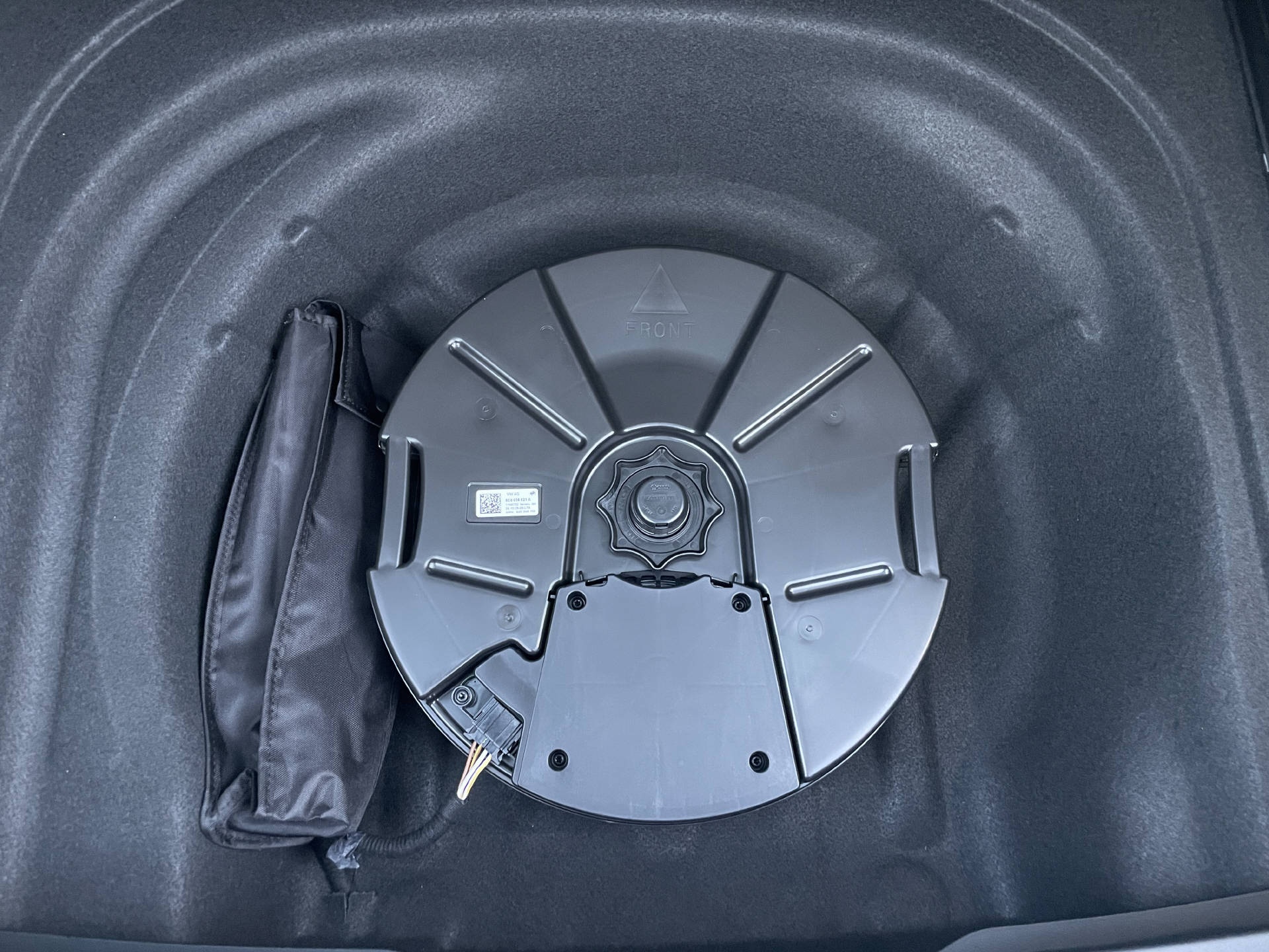 VW Golf VIII Variant 1.5 eTSI R-Line DSG*AHK*Keyless*Klima*Navi*Rückfahrkamera*-image-19