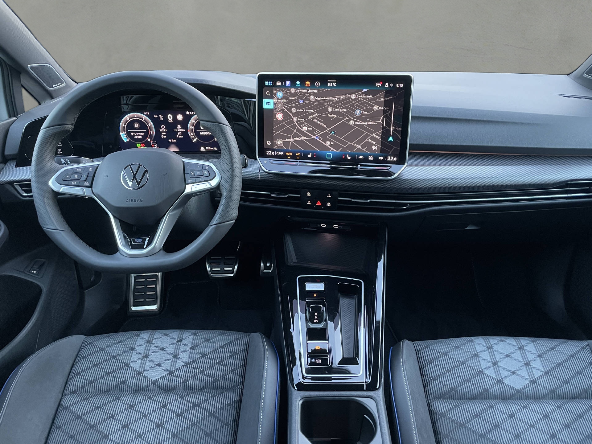 VW Golf VIII Variant 1.5 eTSI R-Line DSG*AHK*Keyless*Klima*Navi*Rückfahrkamera*-image-9