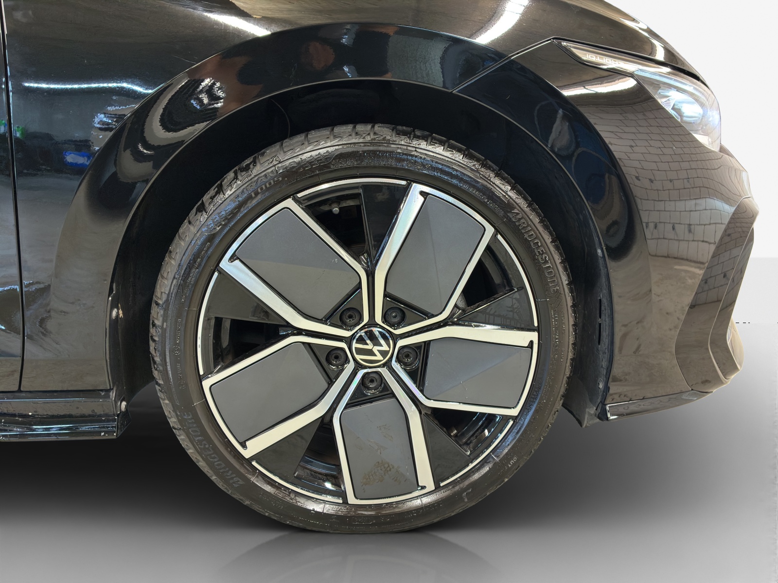 VW Golf Variant 1.5 eTSI mHEV R-Line DSG-image-13