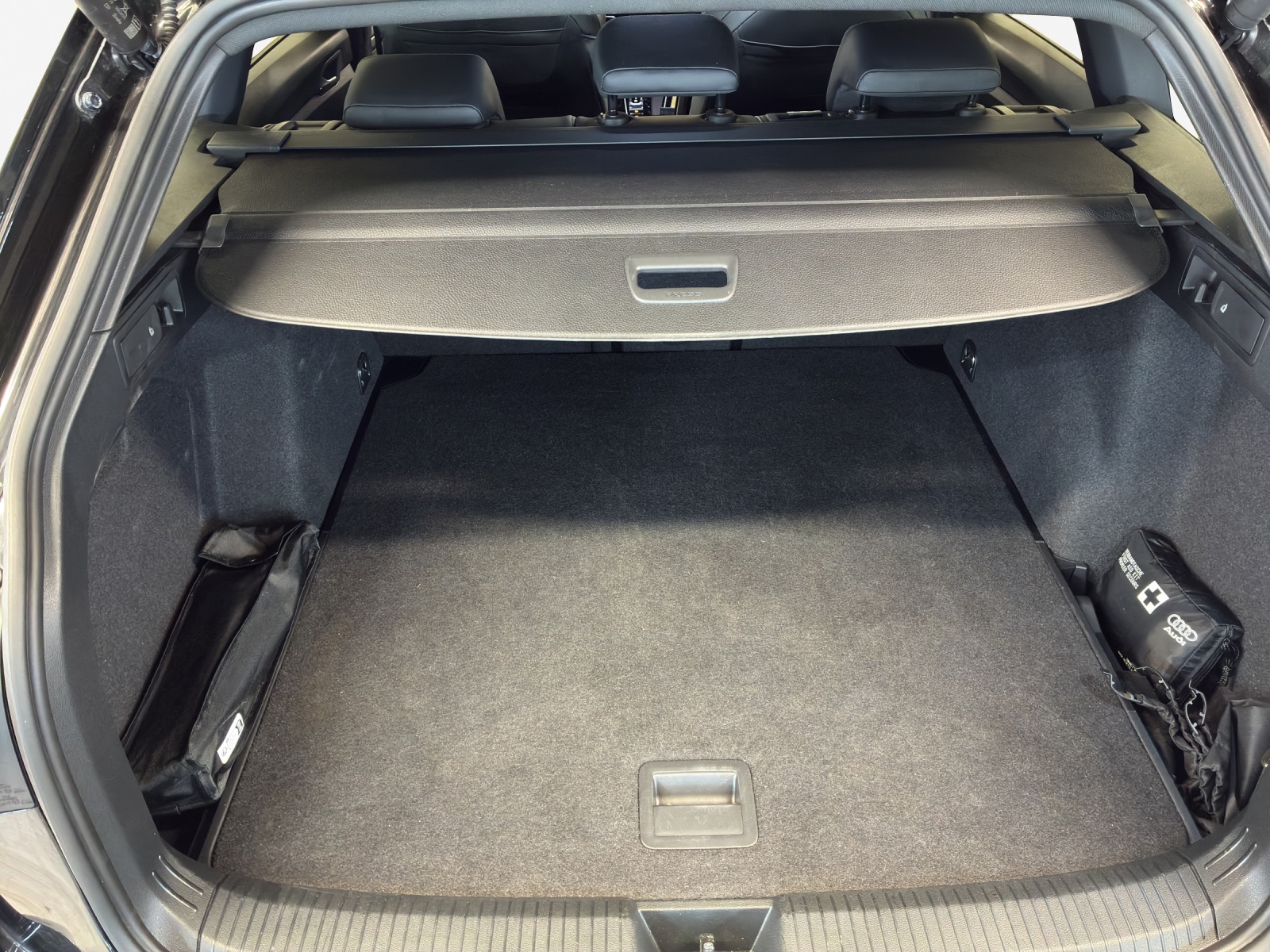 VW Golf Variant 1.5 eTSI mHEV R-Line DSG-image-12