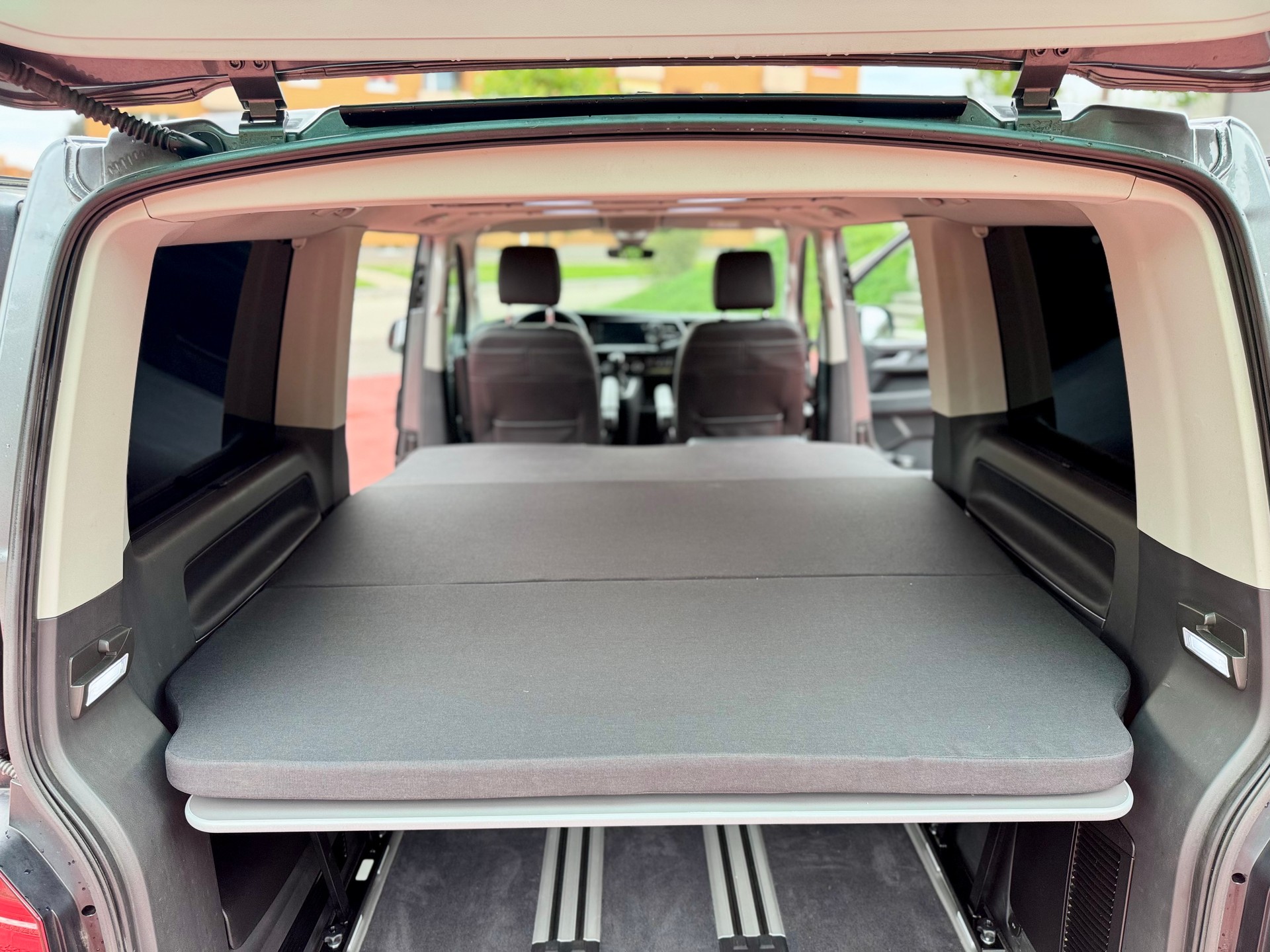 VW T6.1 Multivan 2.0 Bi-TDI Highline 4Motion DSG-image-17