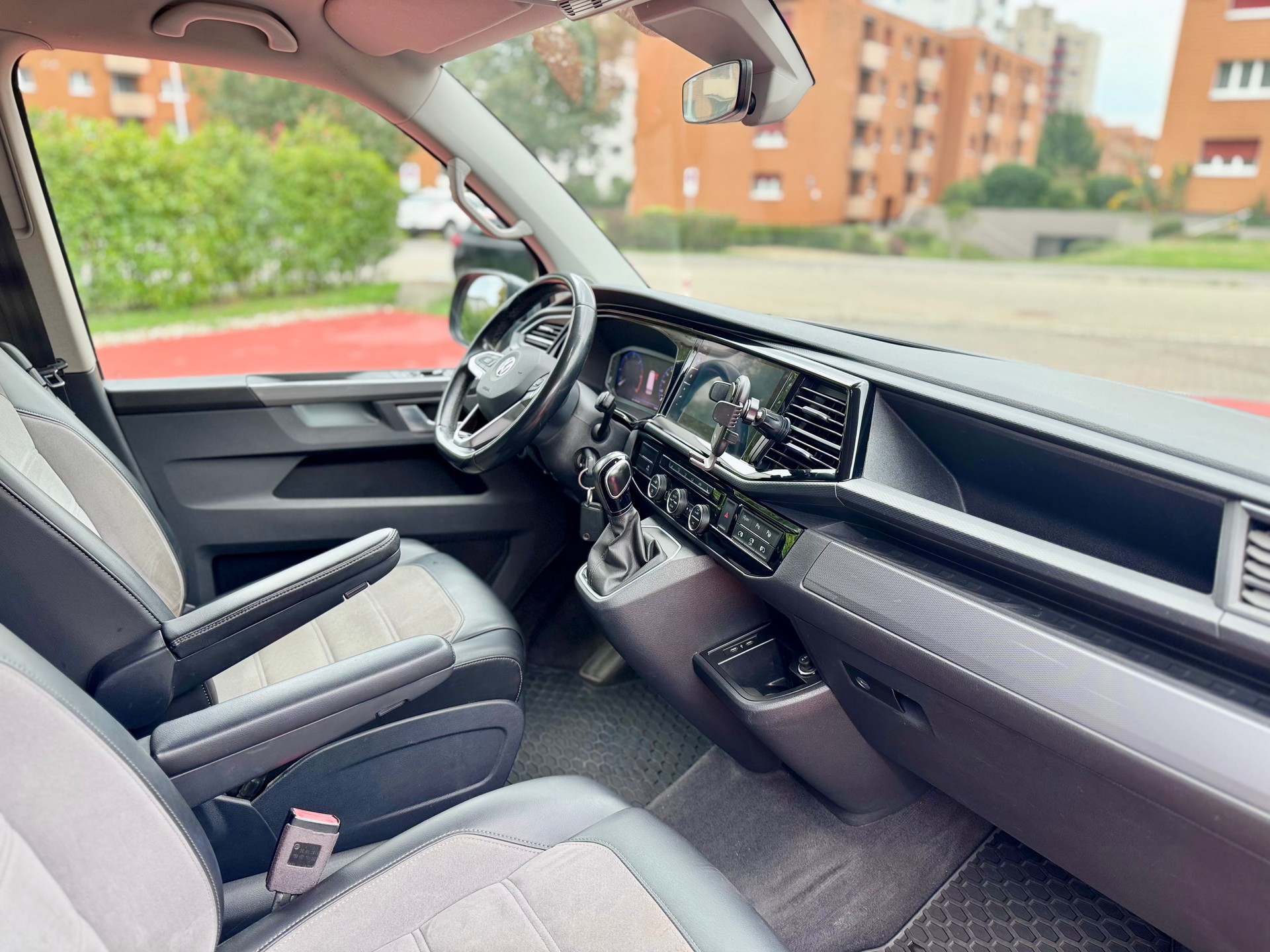 VW T6.1 Multivan 2.0 Bi-TDI Highline 4Motion DSG-image-19