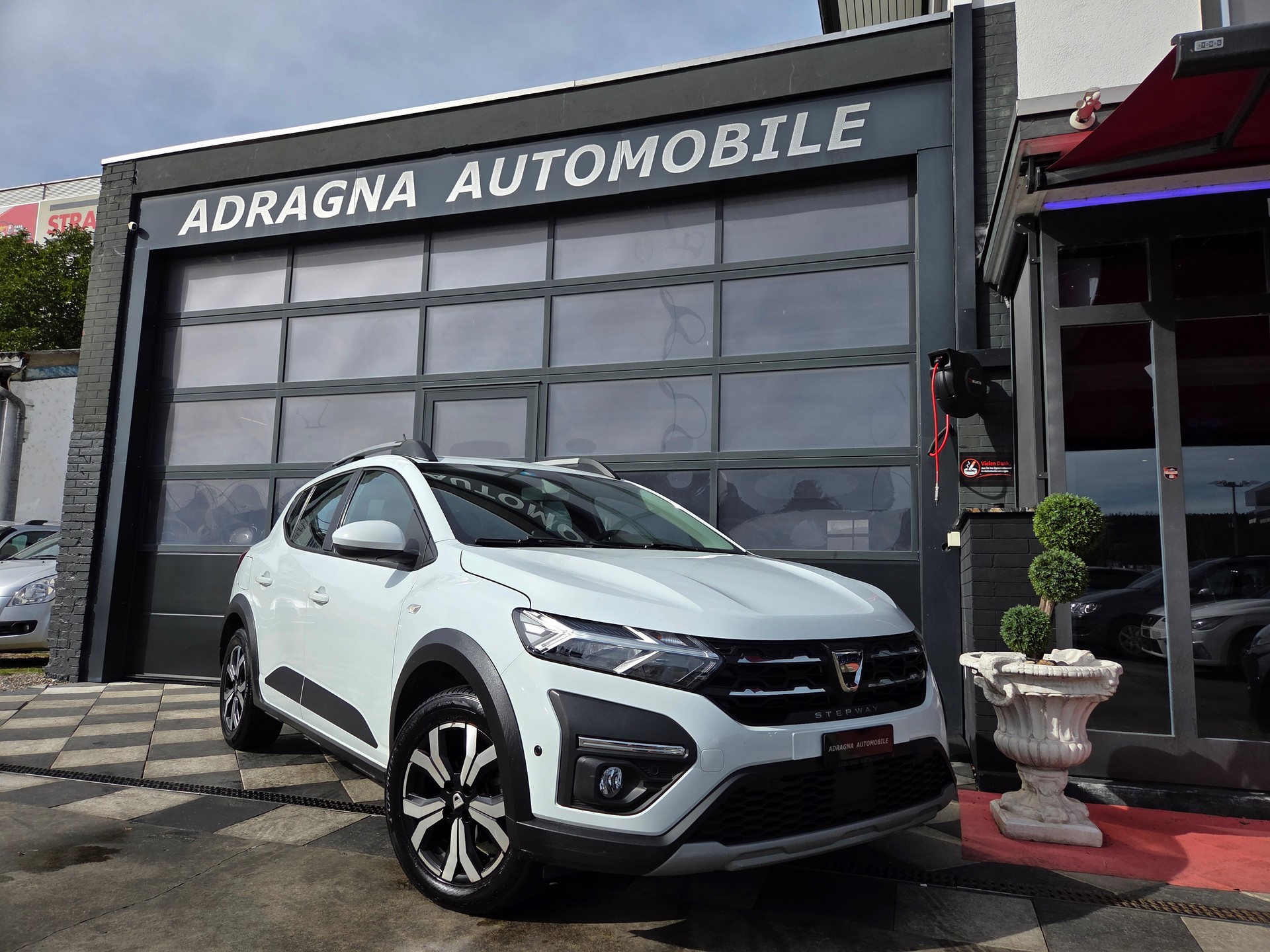 DACIA Sandero Stepway TCe 90 Comfort CVT-image-1
