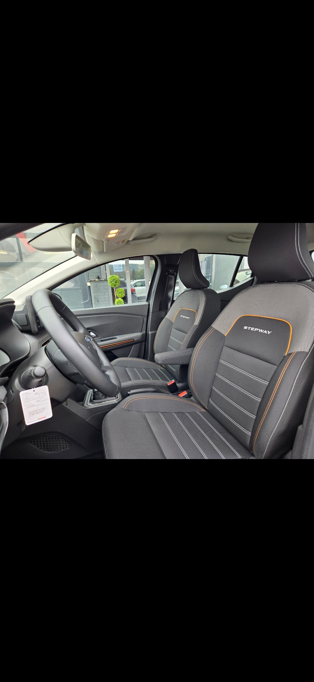 DACIA Sandero Stepway TCe 90 Comfort CVT-image-12