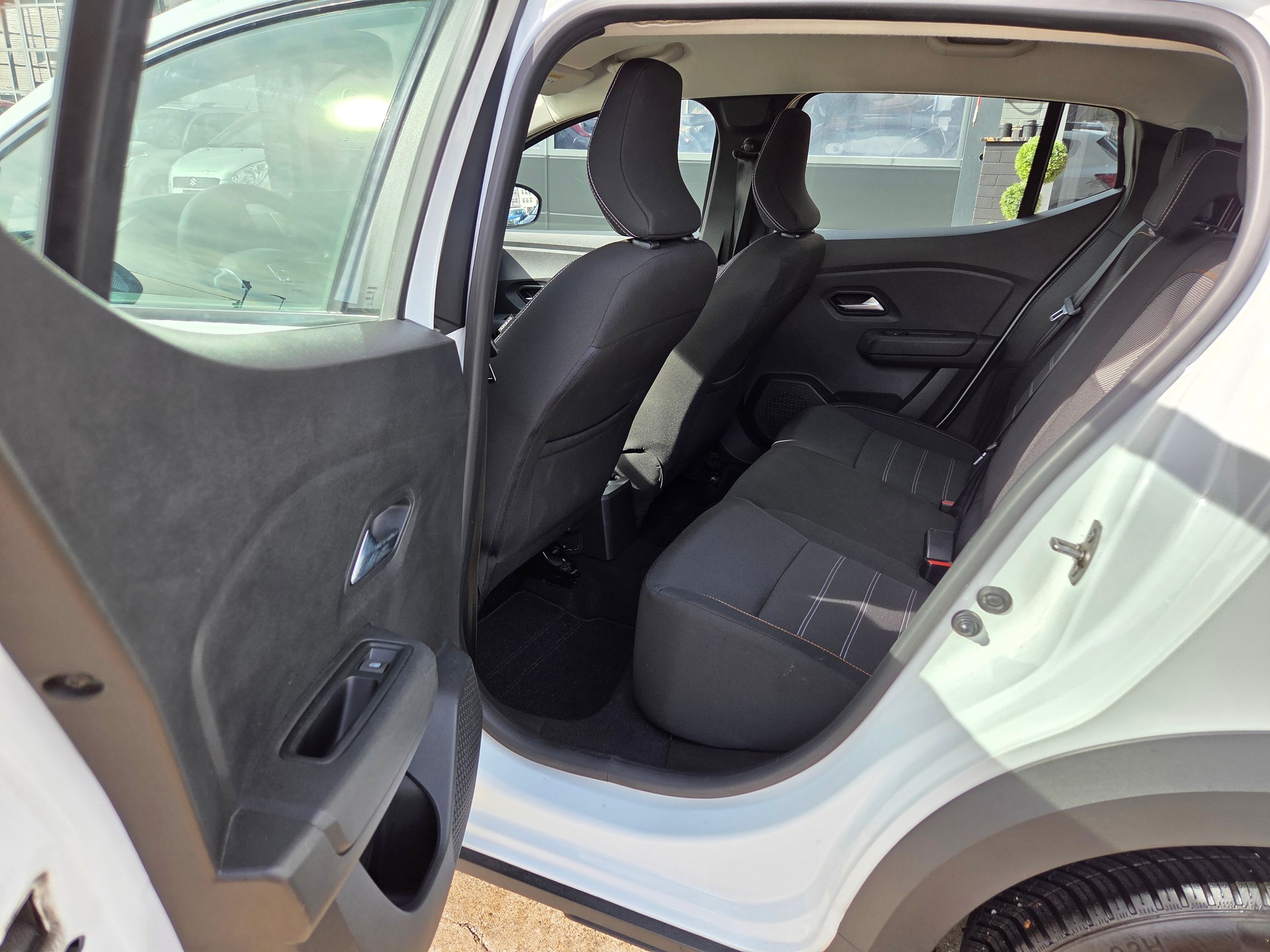 DACIA Sandero Stepway TCe 90 Comfort CVT-image-14
