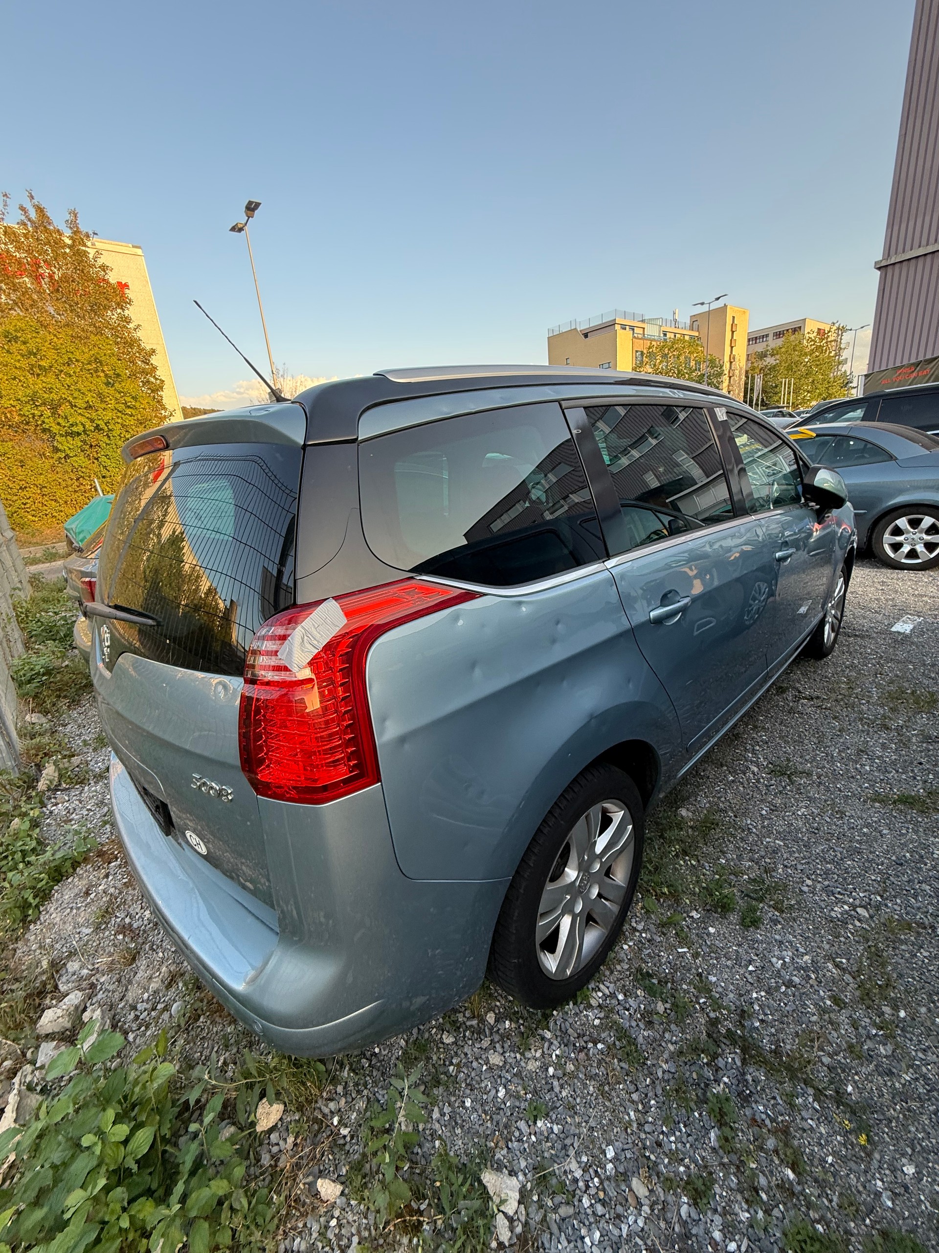 PEUGEOT 5008 1.6 16V T Sport Pack-image-3